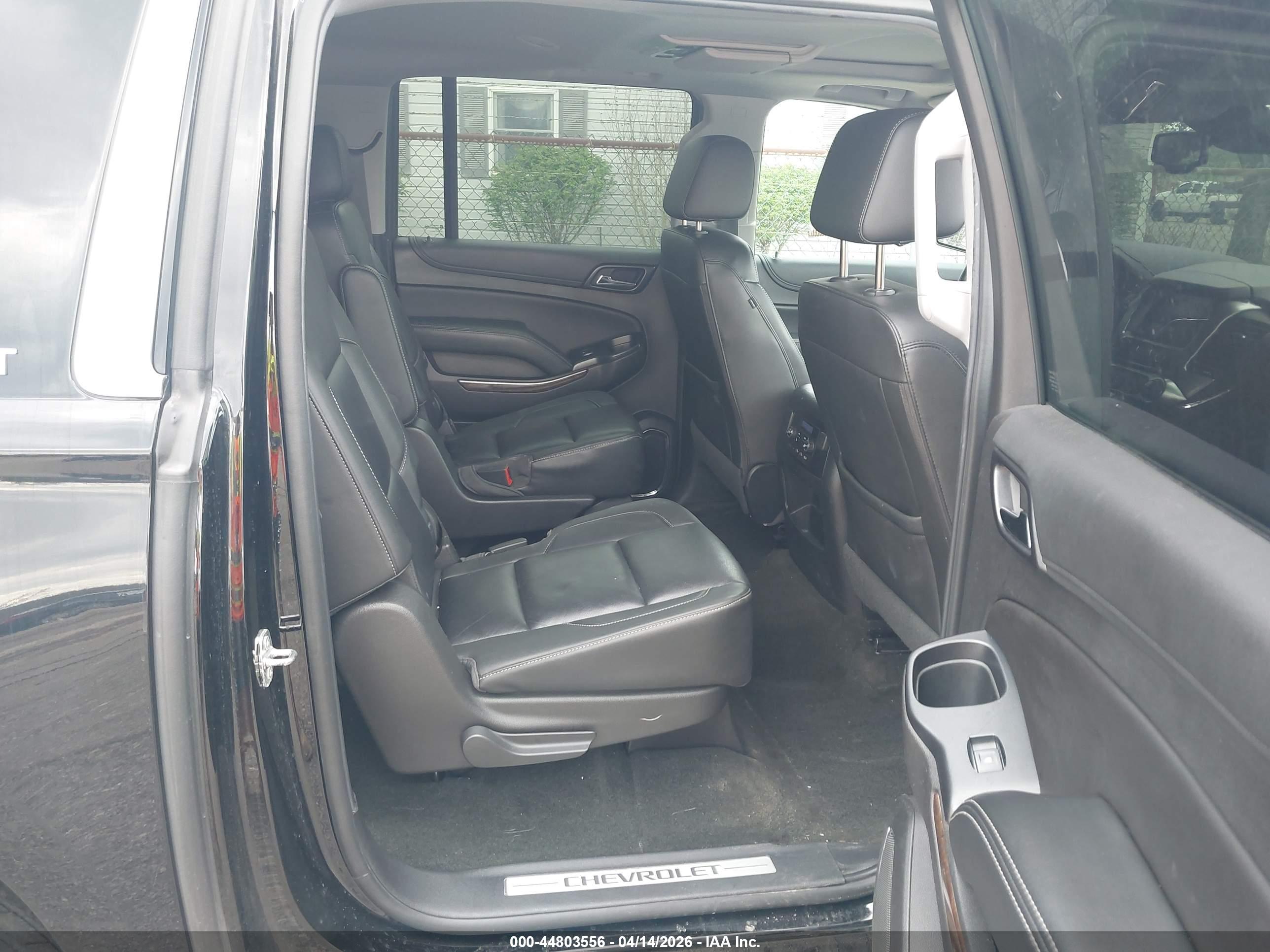 CHEVROLET SUBURBAN image 8