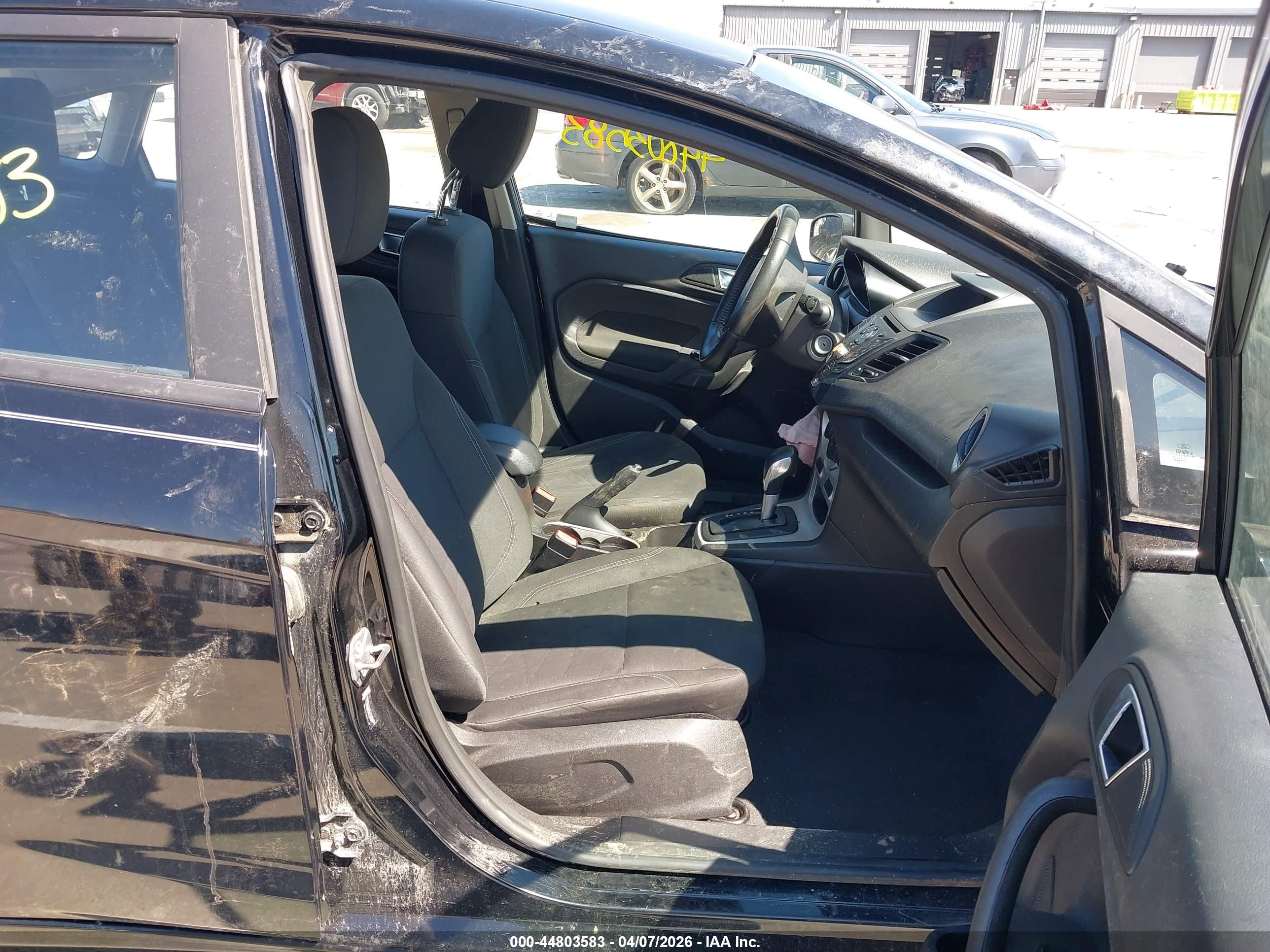 FORD FIESTA image 5