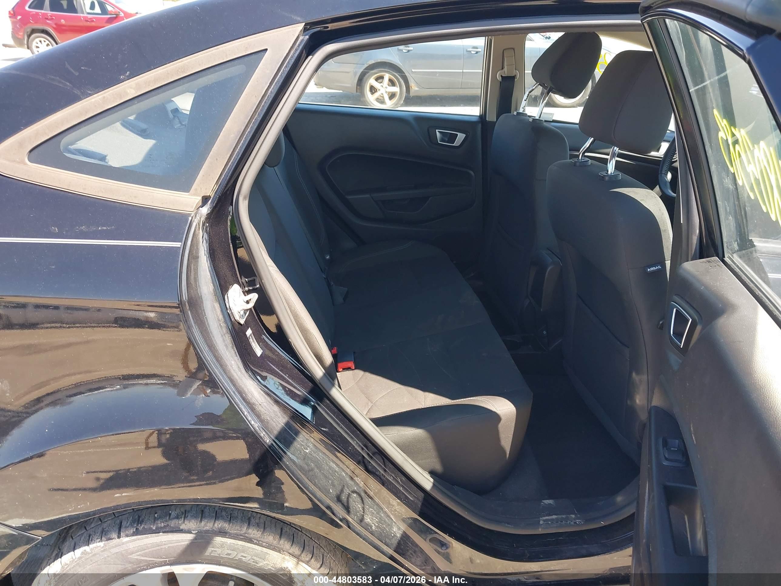 FORD FIESTA image 8