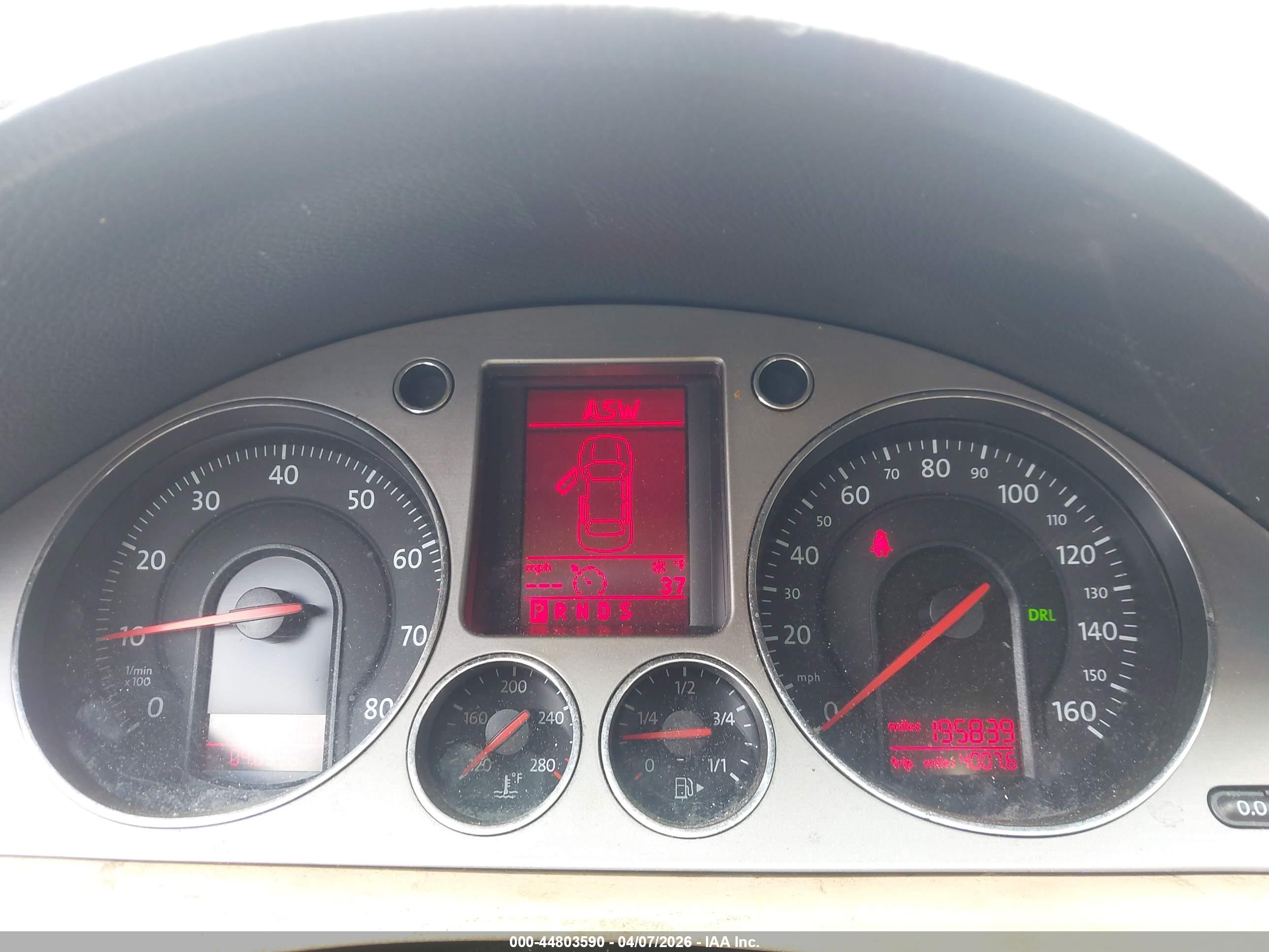 VOLKSWAGEN PASSAT image 7