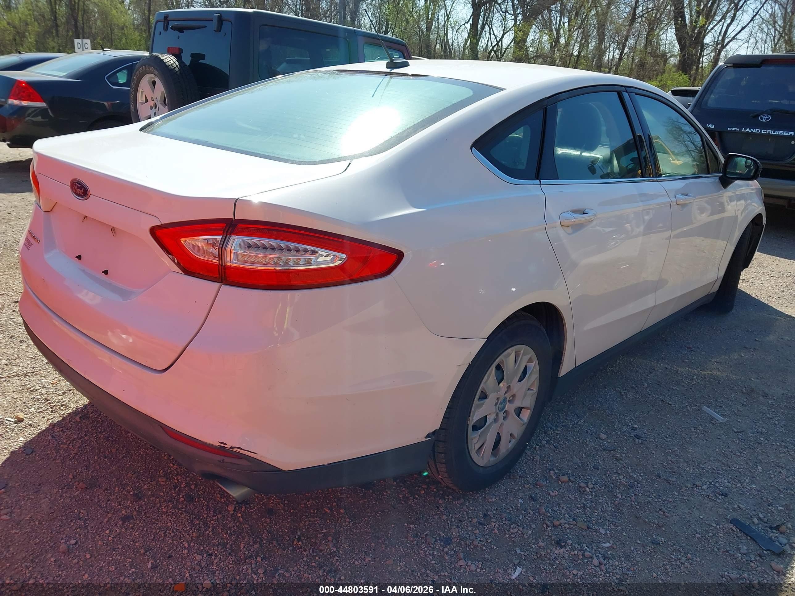 FORD FUSION image 4