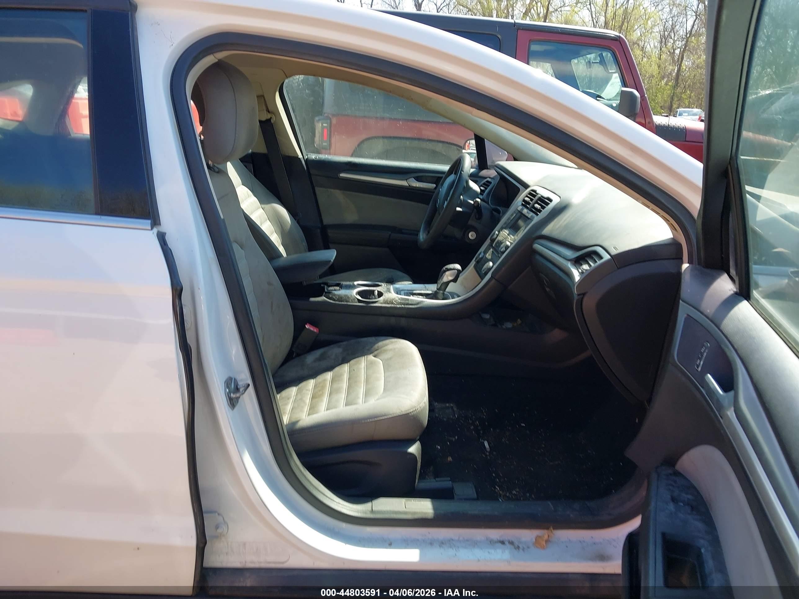 FORD FUSION image 5