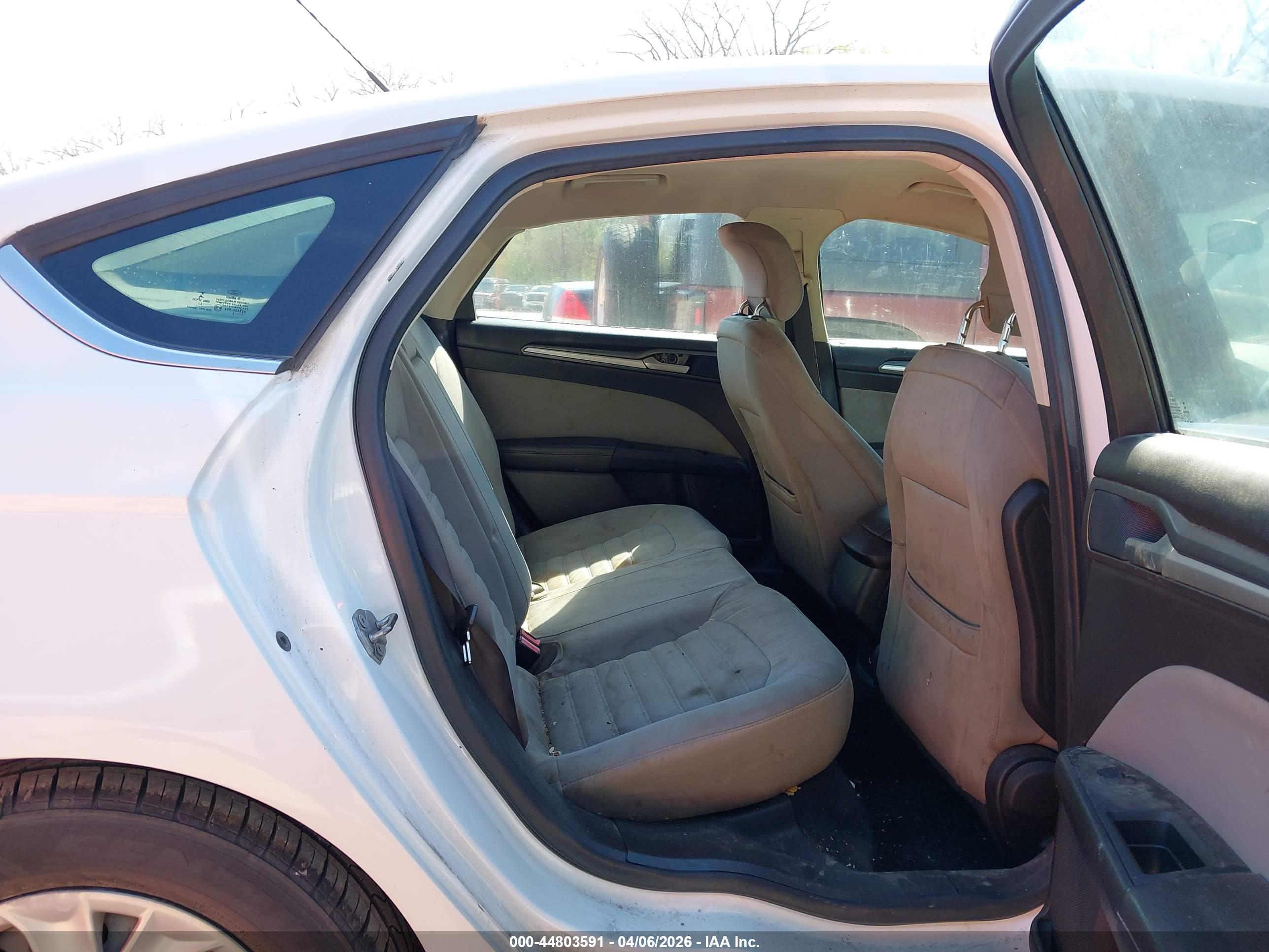 FORD FUSION image 8