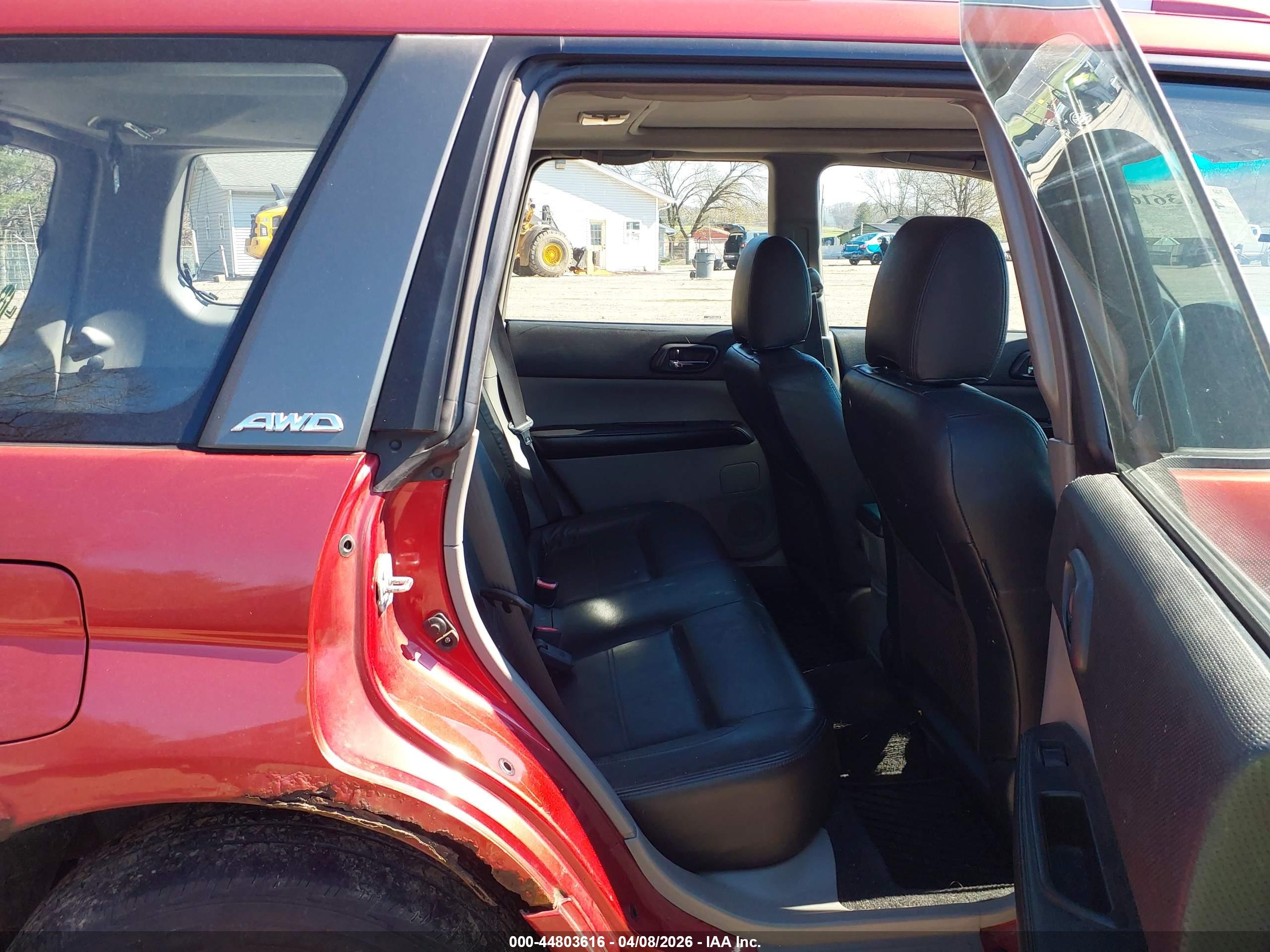 SUBARU FORESTER image 8