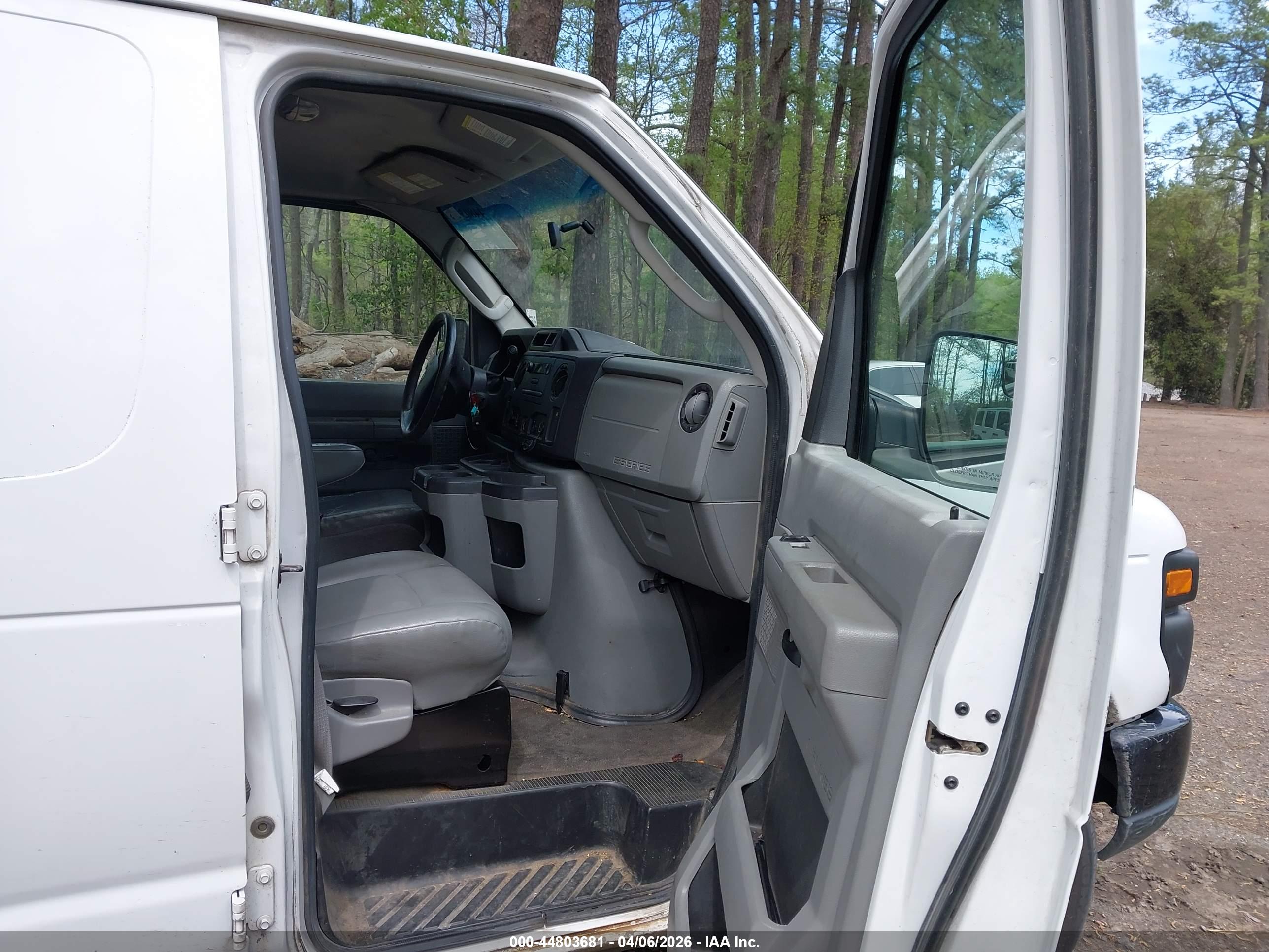 FORD E-150 image 5