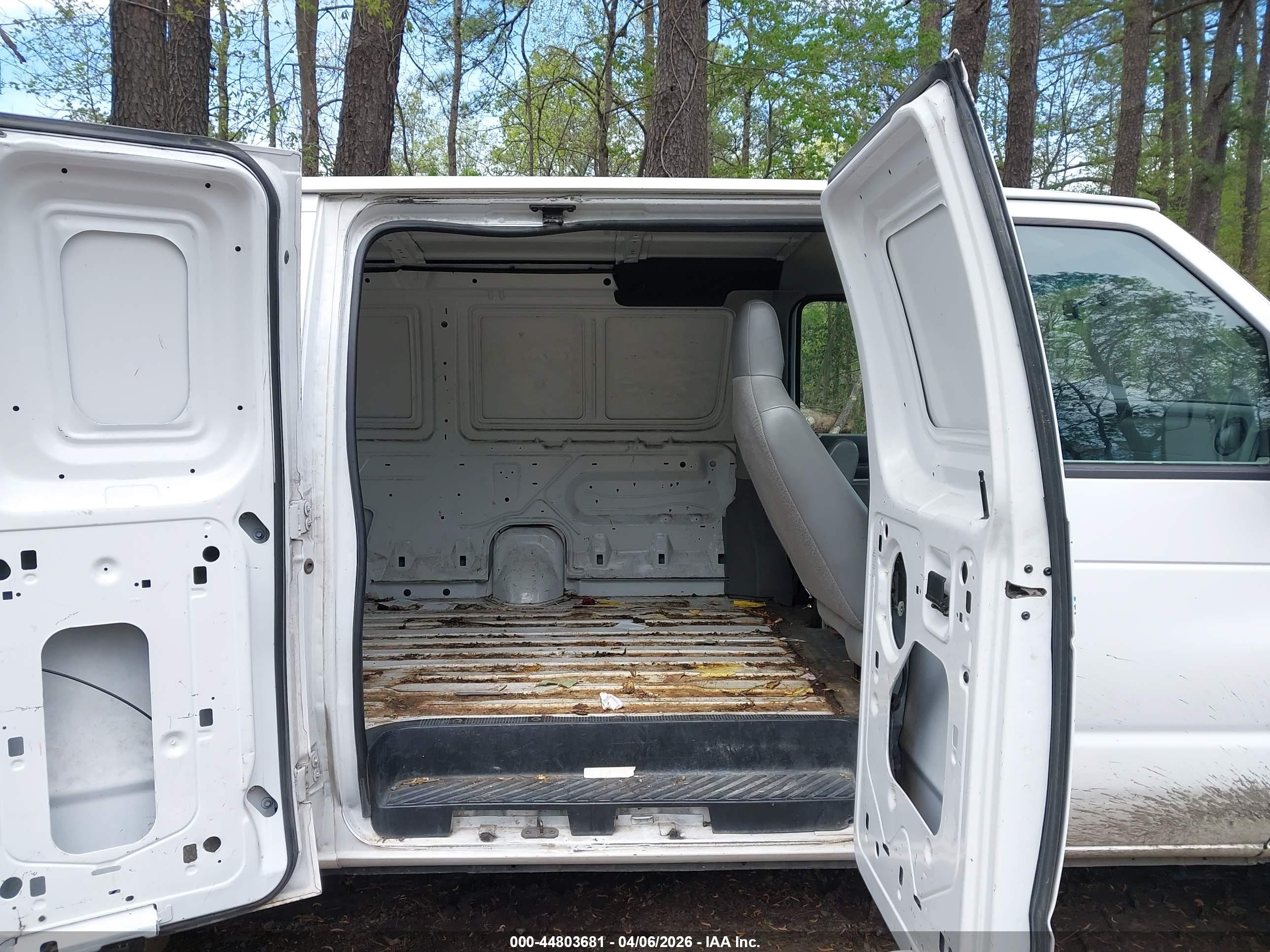 FORD E-150 image 8