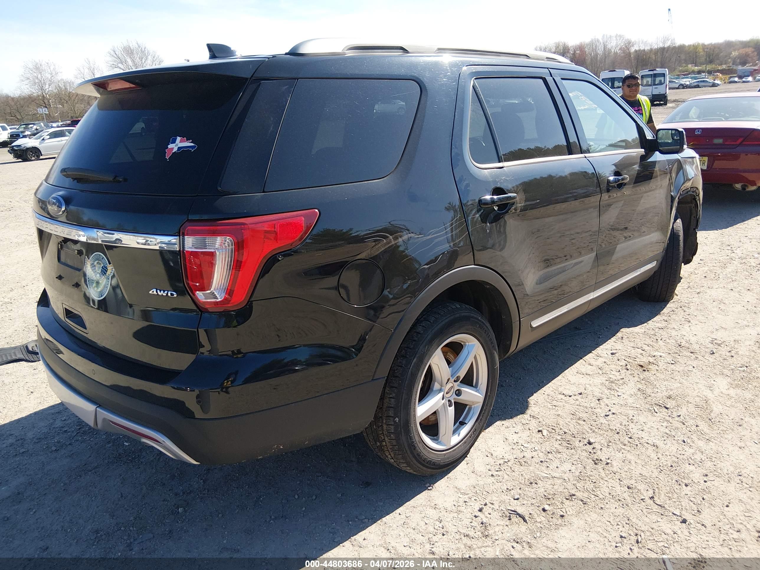 FORD EXPLORER image 4