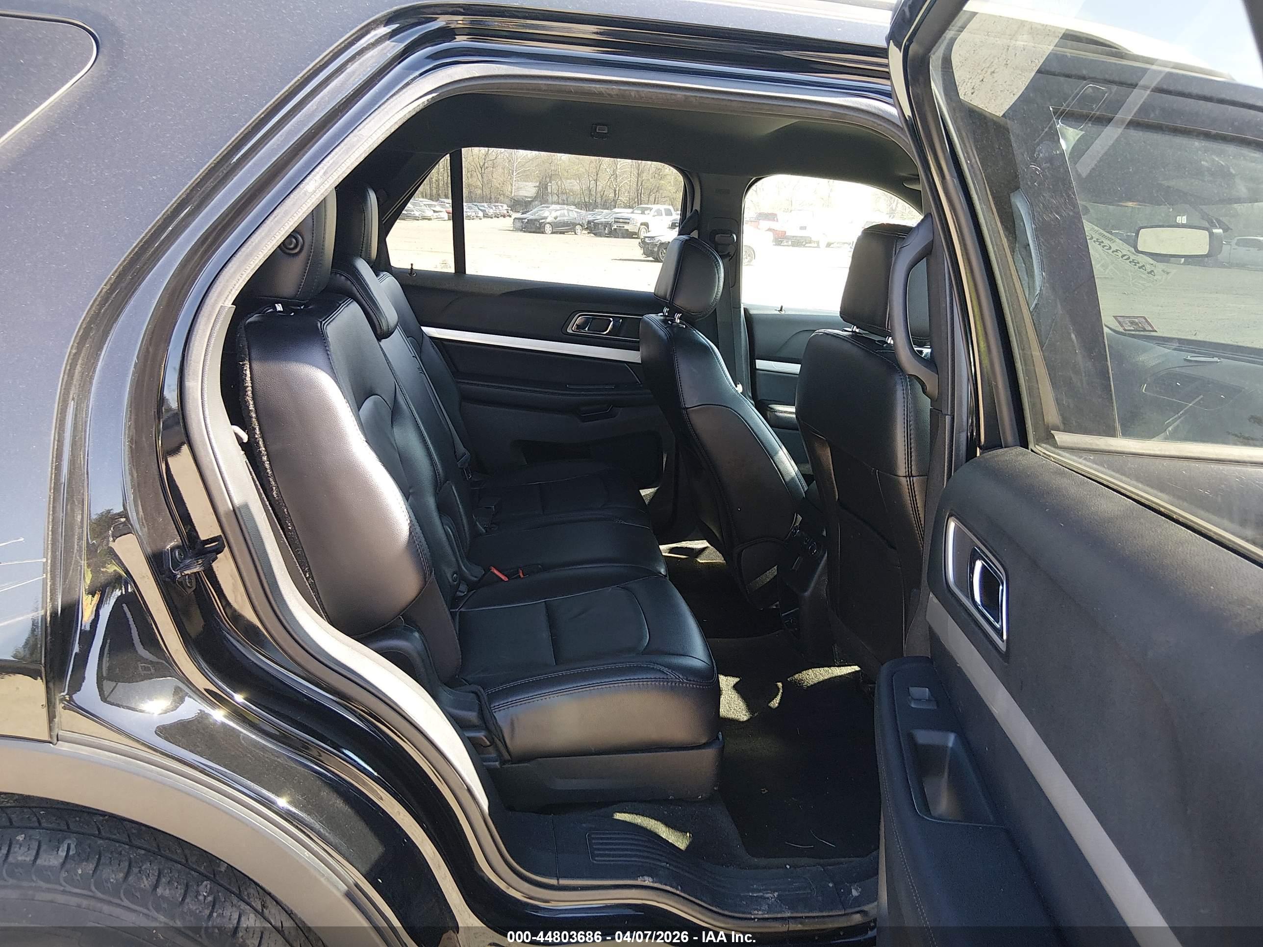 FORD EXPLORER image 8