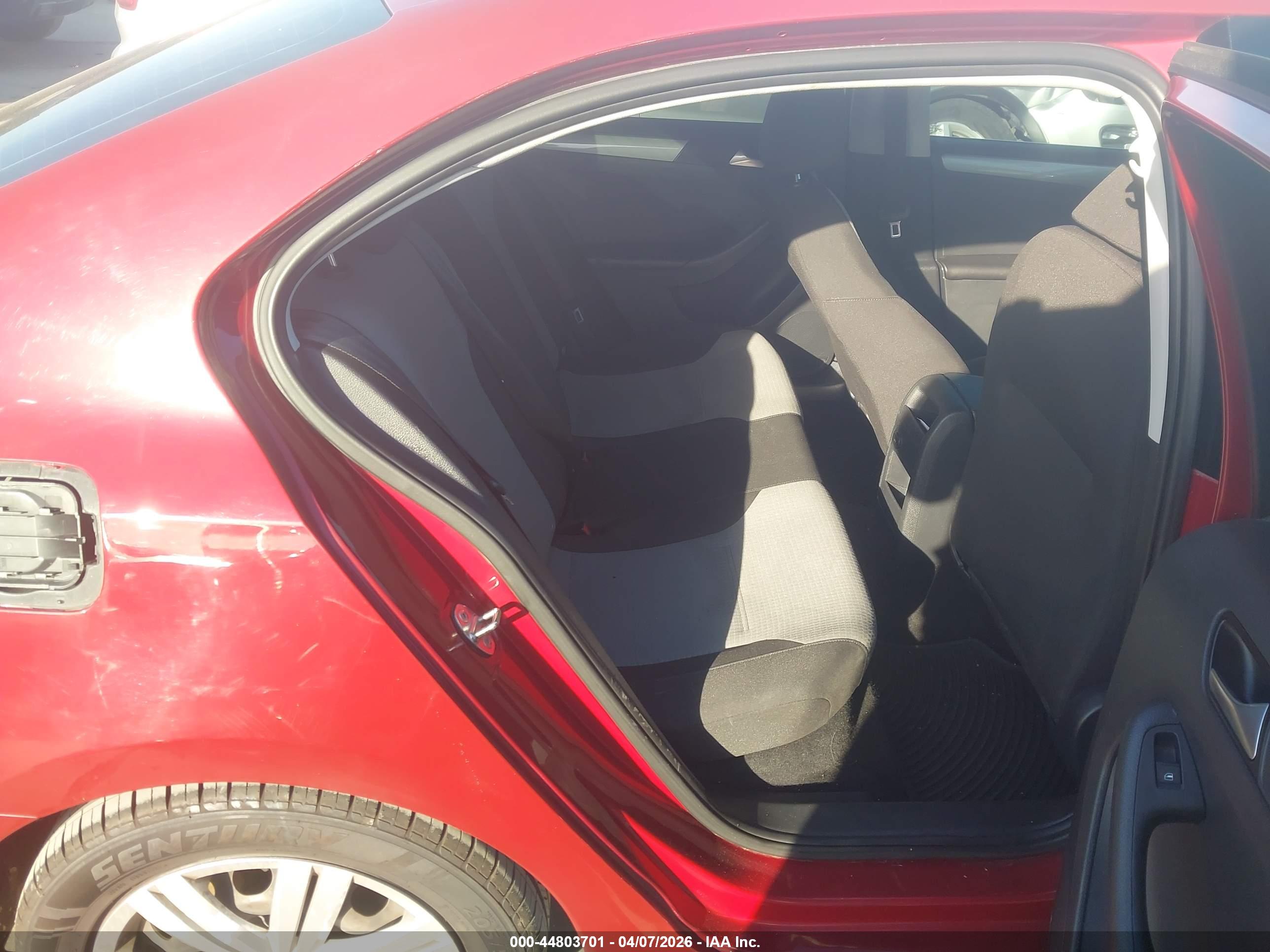 VOLKSWAGEN JETTA image 8