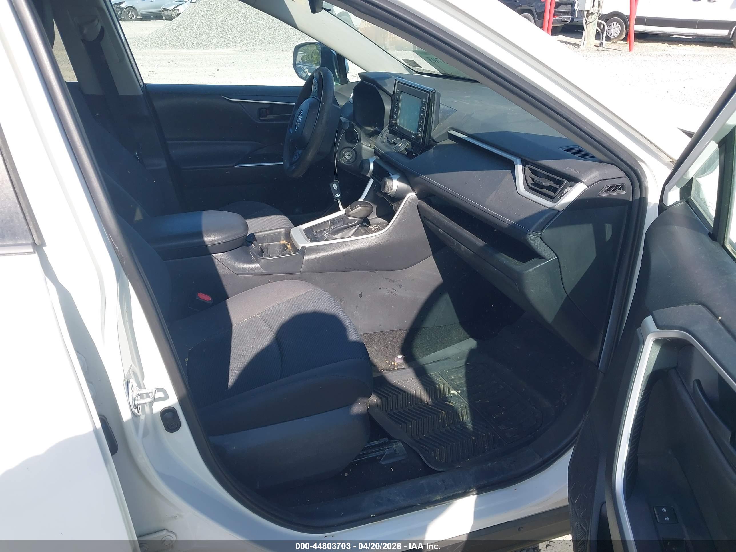 TOYOTA RAV4 image 5