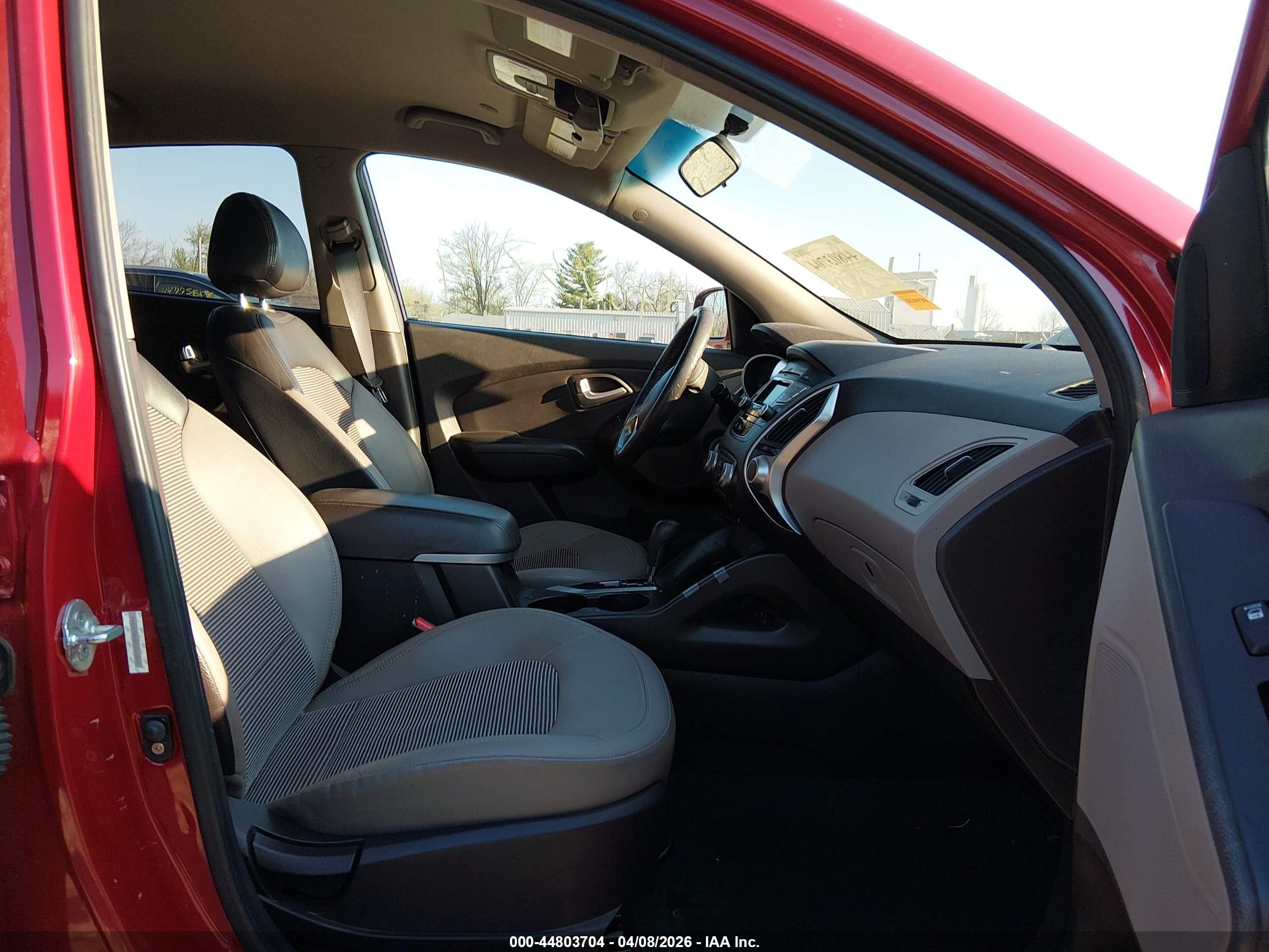 HYUNDAI TUCSON image 5