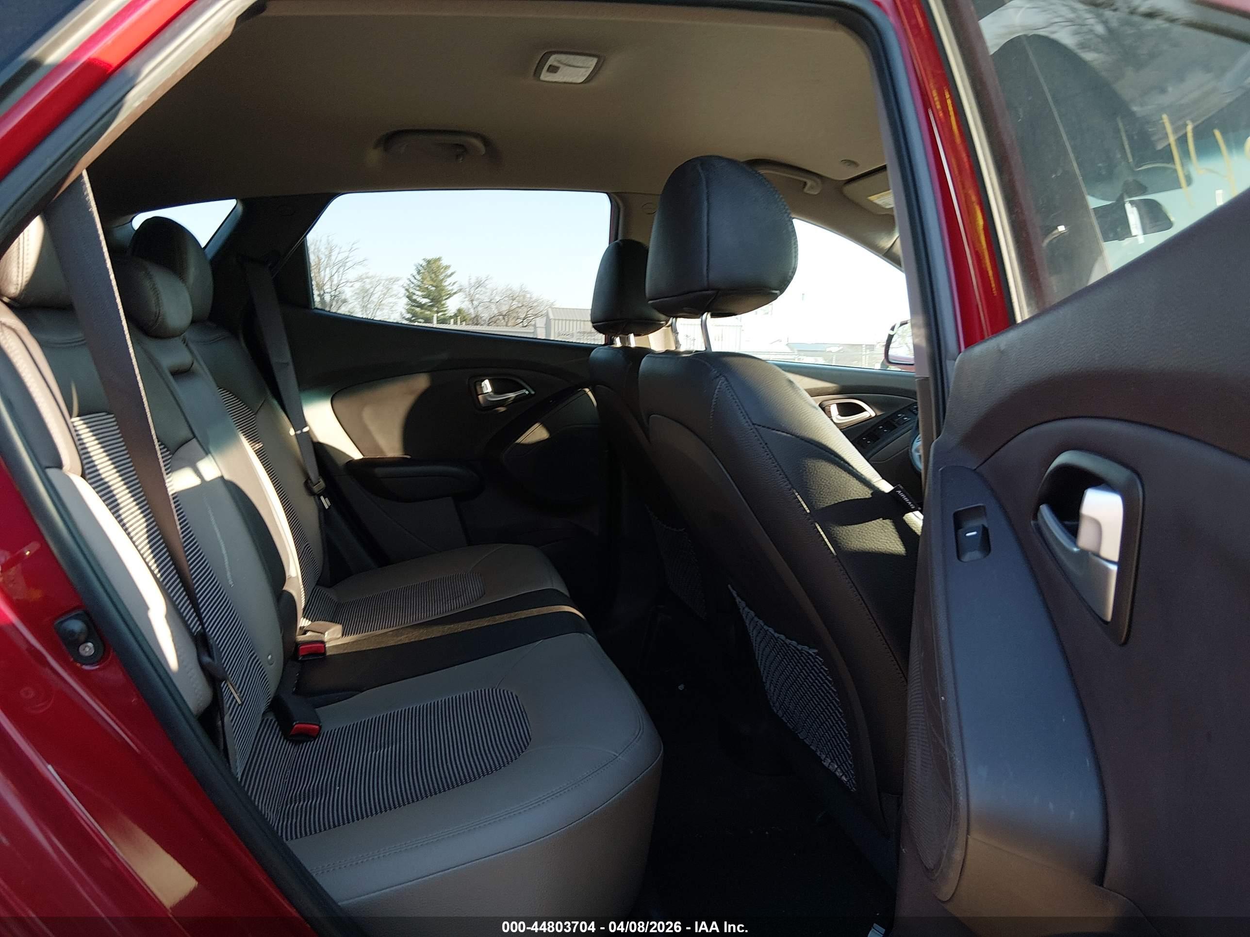 HYUNDAI TUCSON image 8