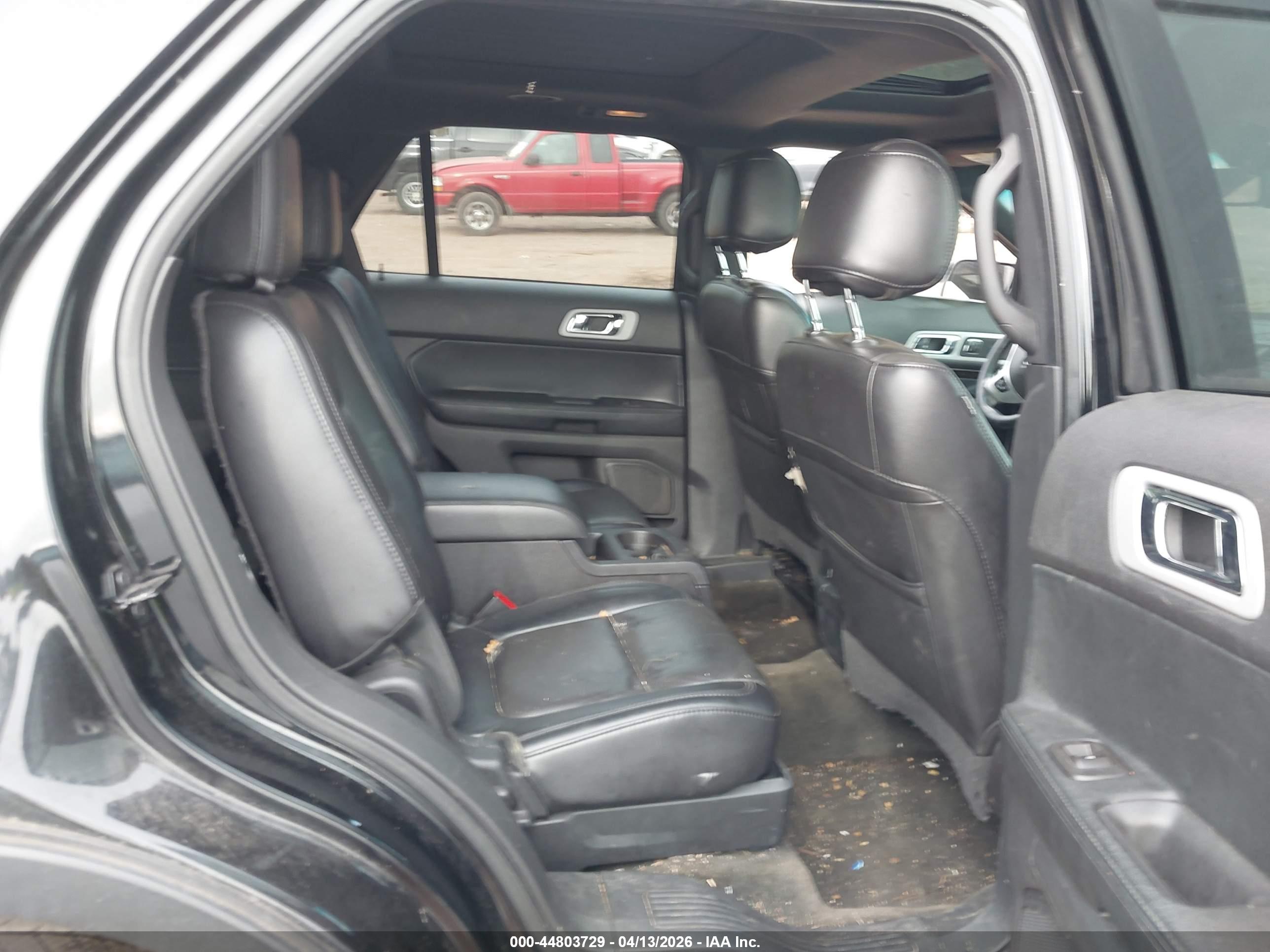 FORD EXPLORER image 8