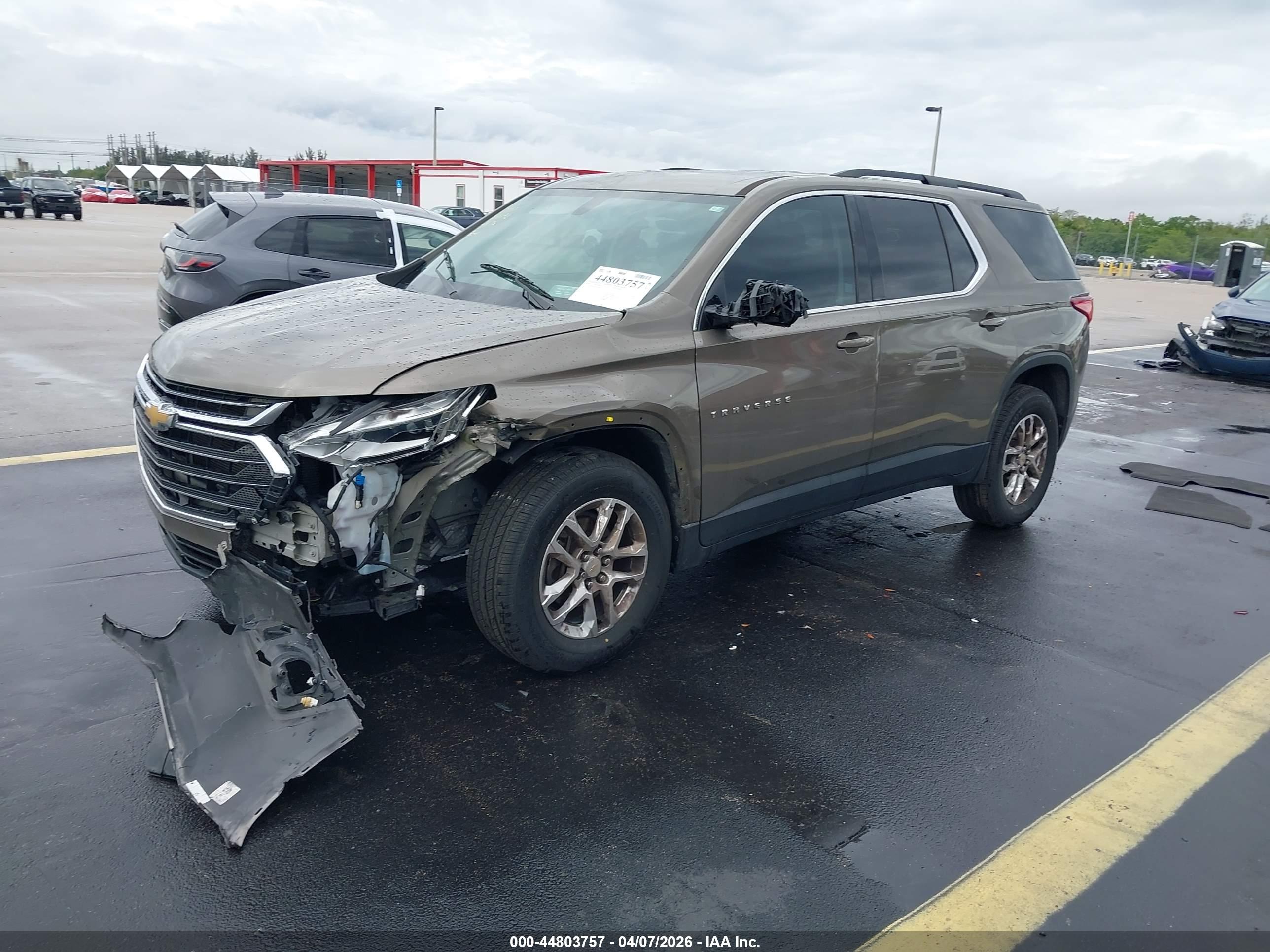 CHEVROLET TRAVERSE image 2