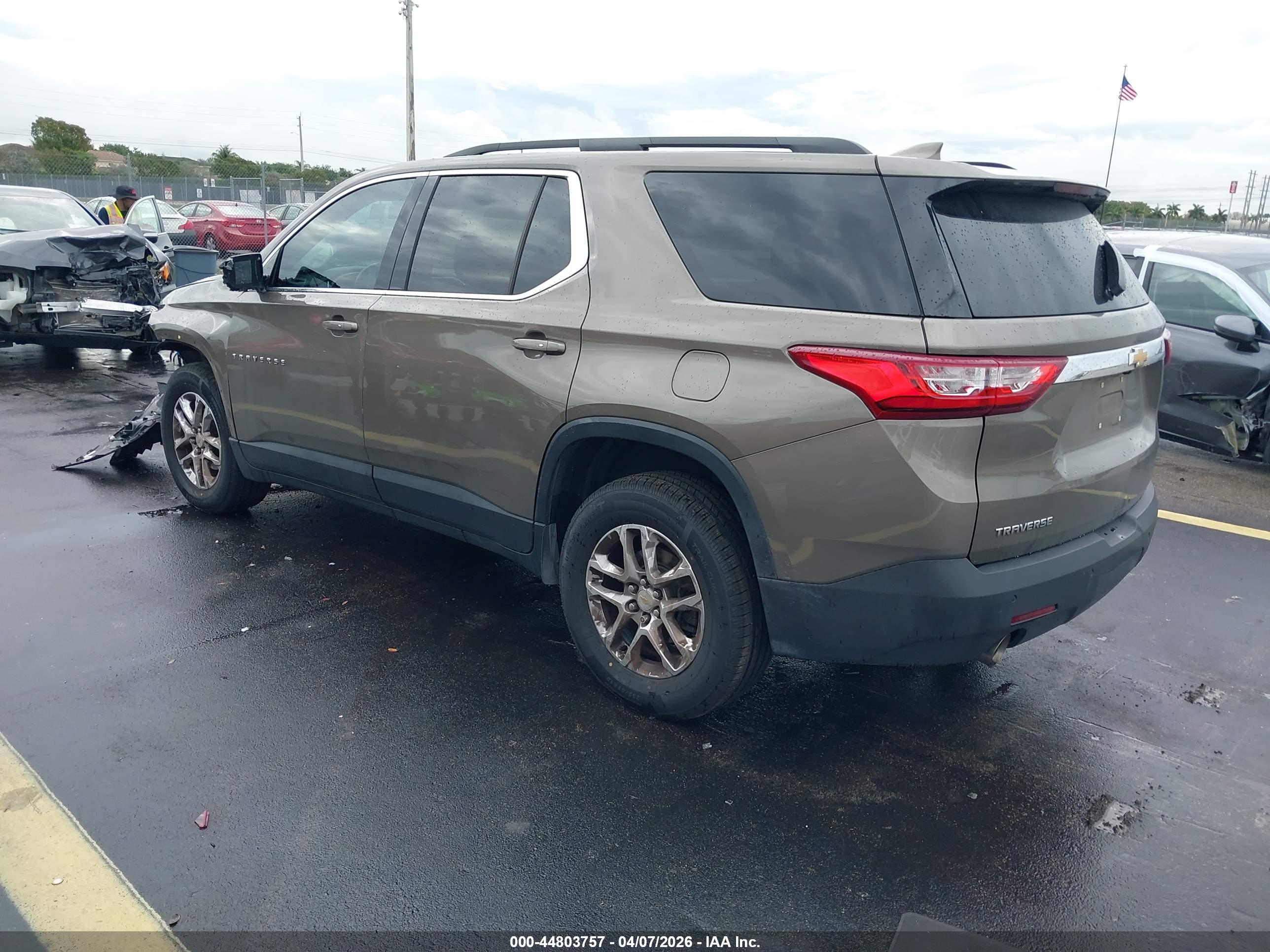CHEVROLET TRAVERSE image 3