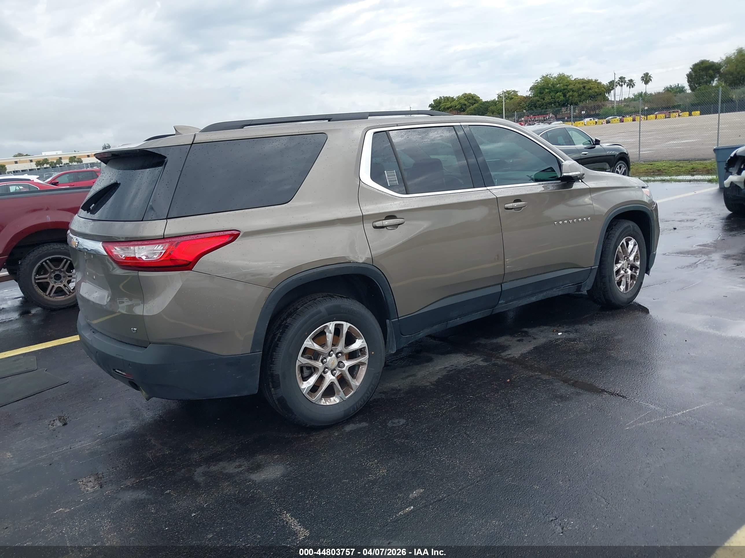CHEVROLET TRAVERSE image 4
