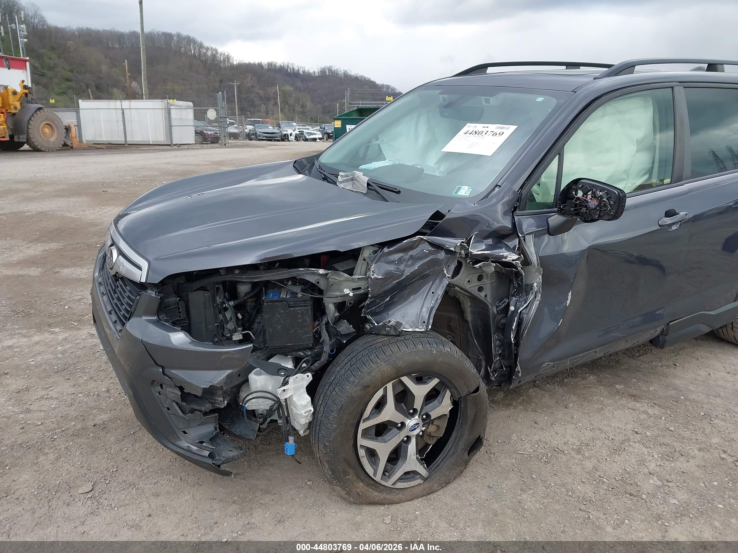 SUBARU FORESTER image 6