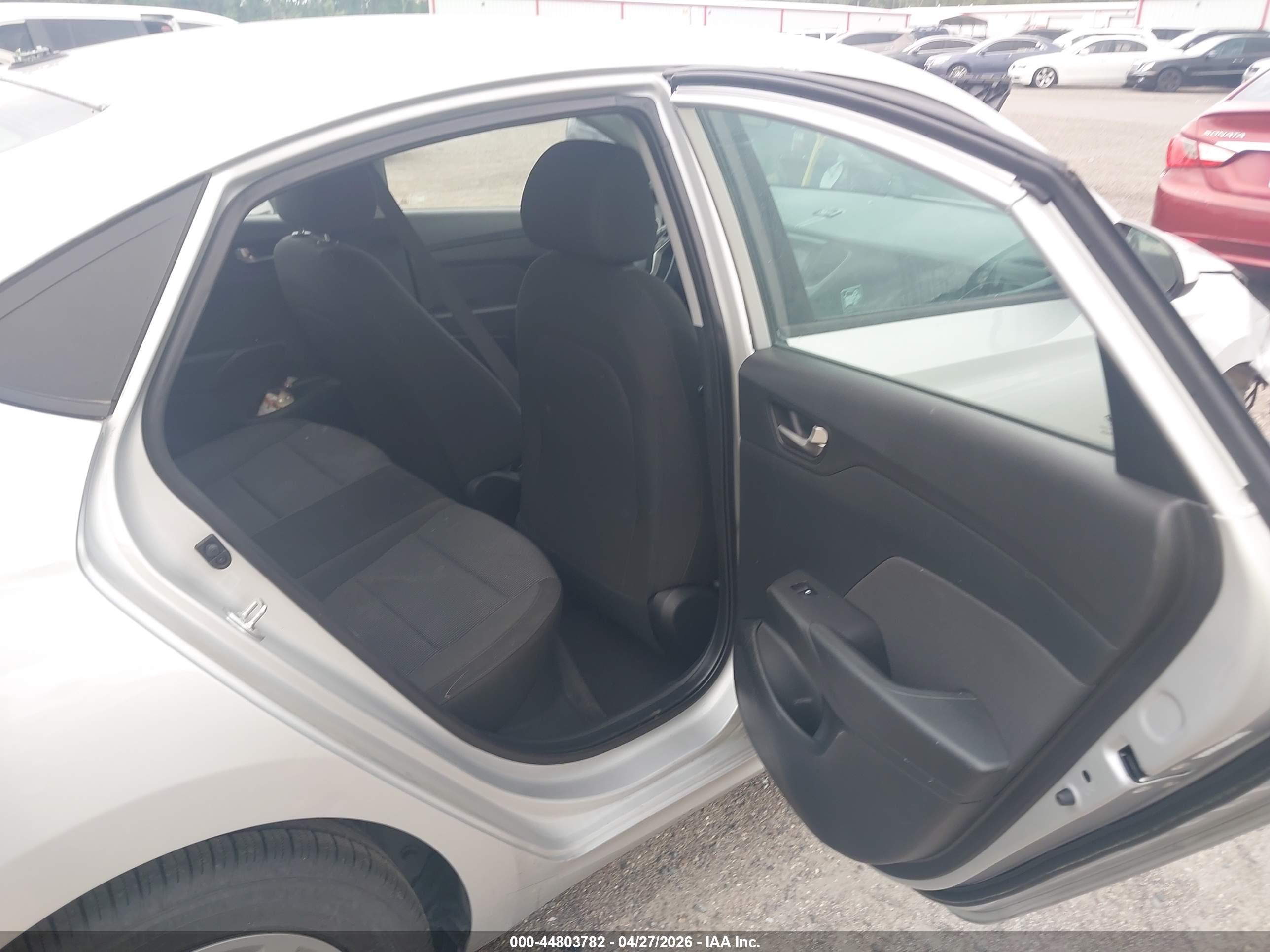 HYUNDAI ACCENT image 8
