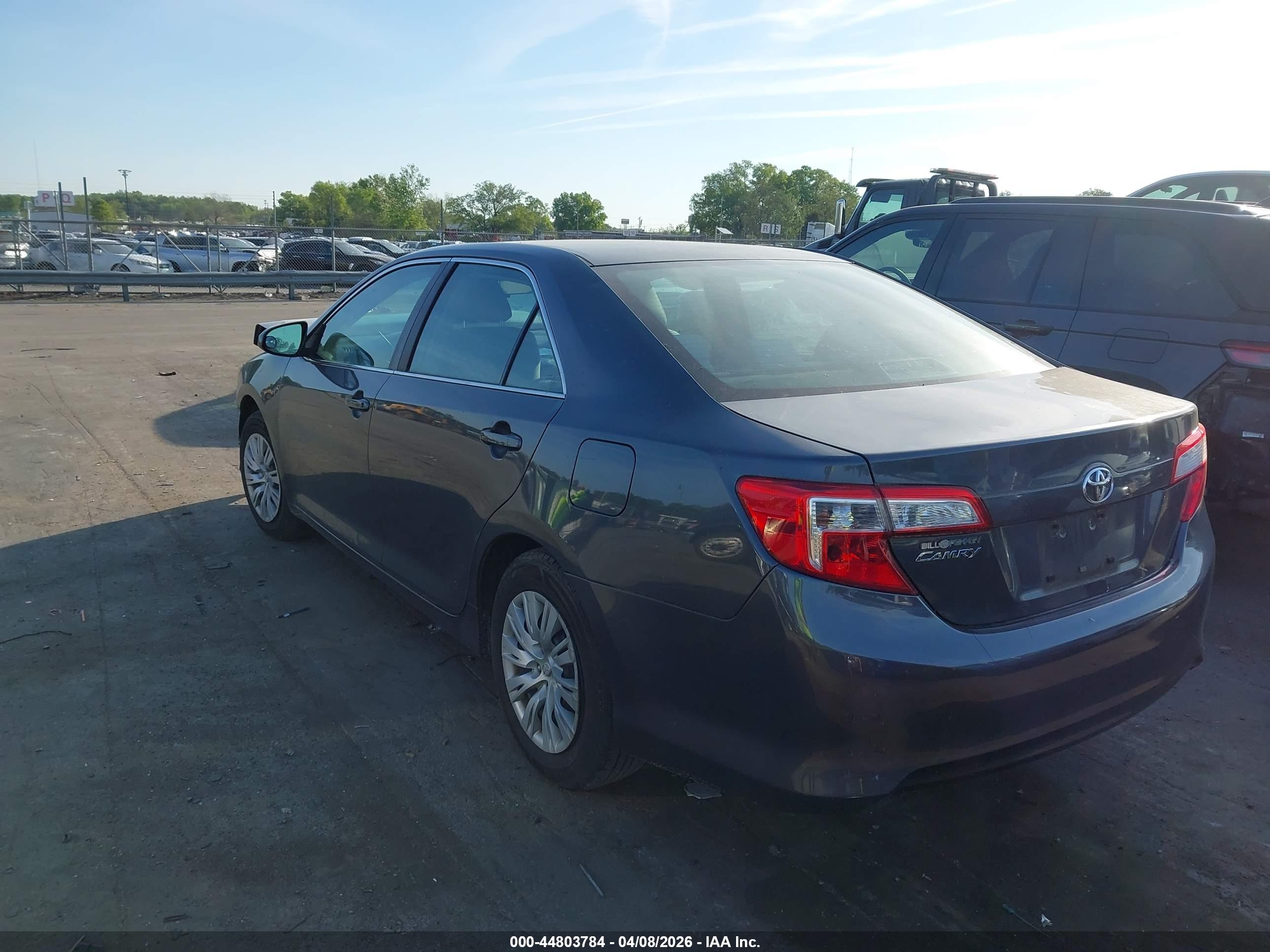TOYOTA CAMRY image 3
