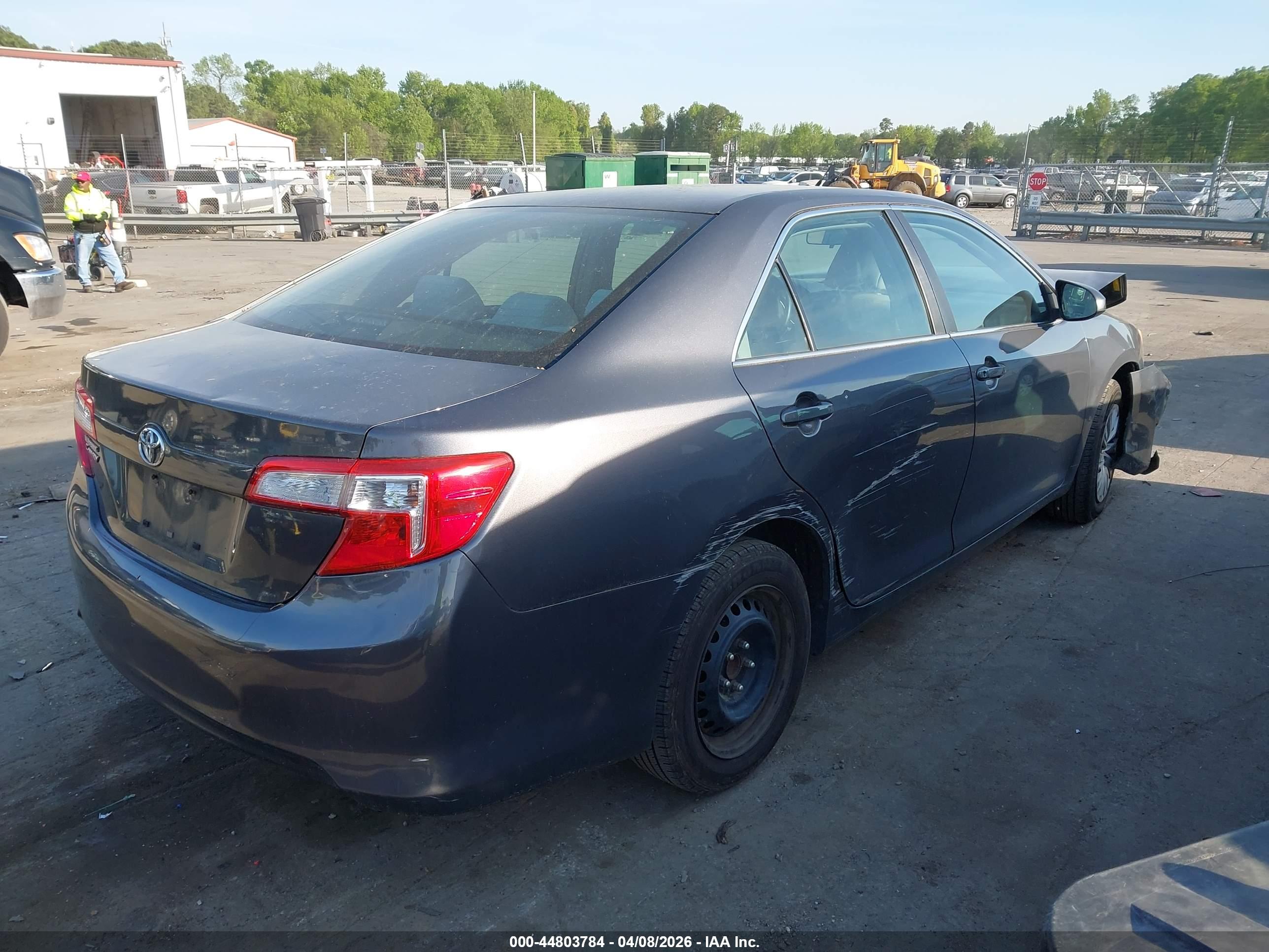 TOYOTA CAMRY image 4