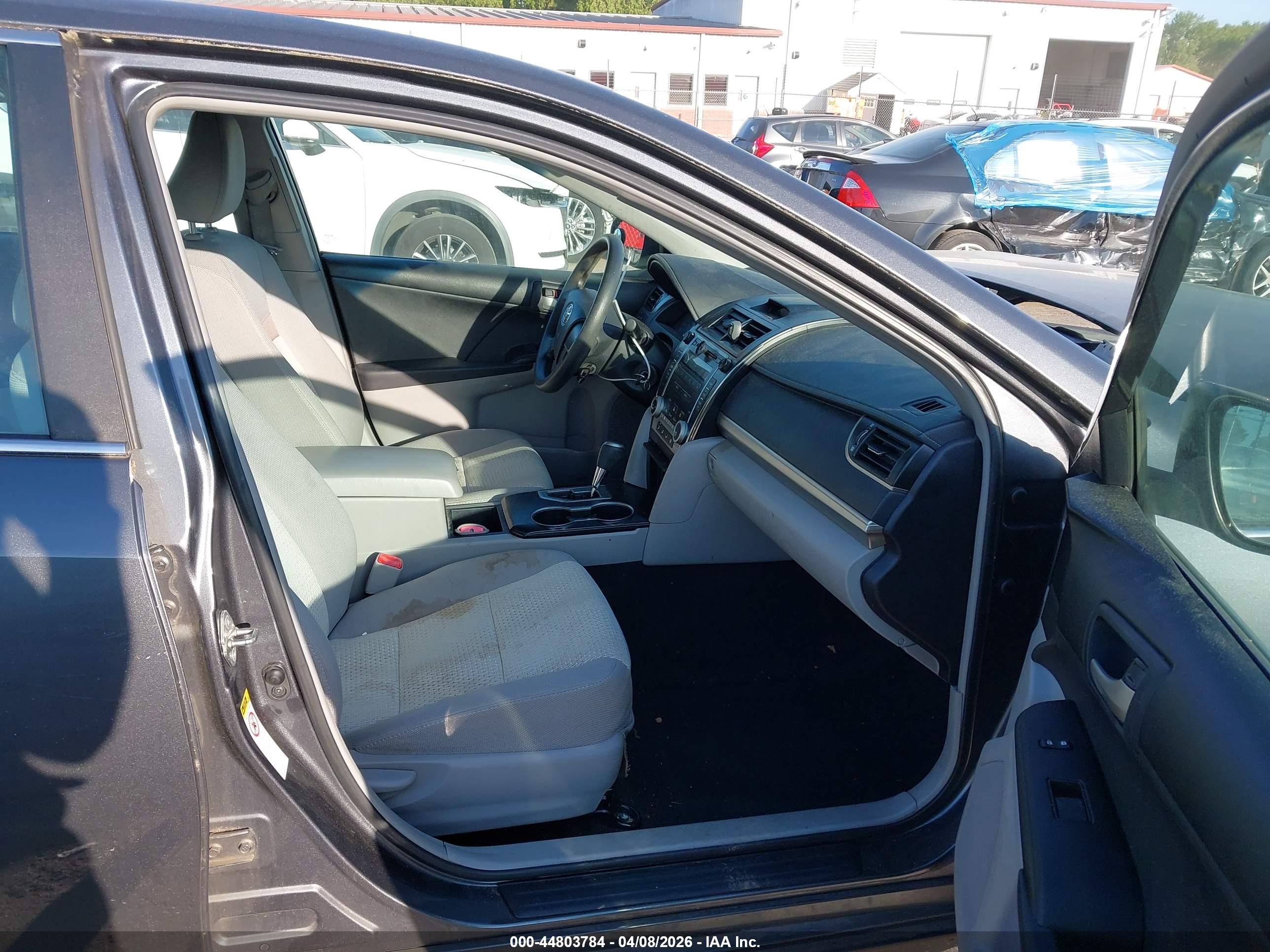 TOYOTA CAMRY image 5