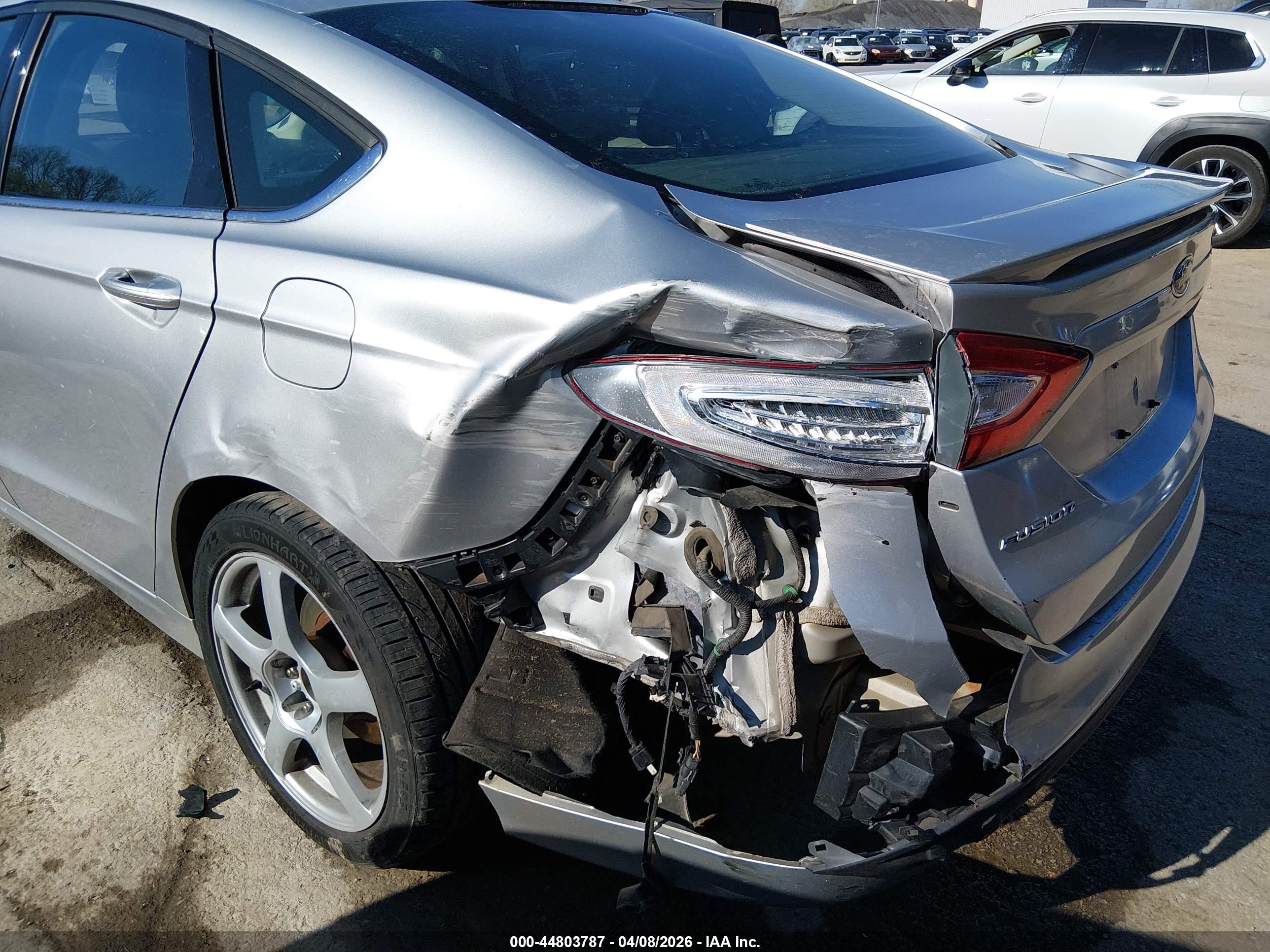 FORD FUSION image 6