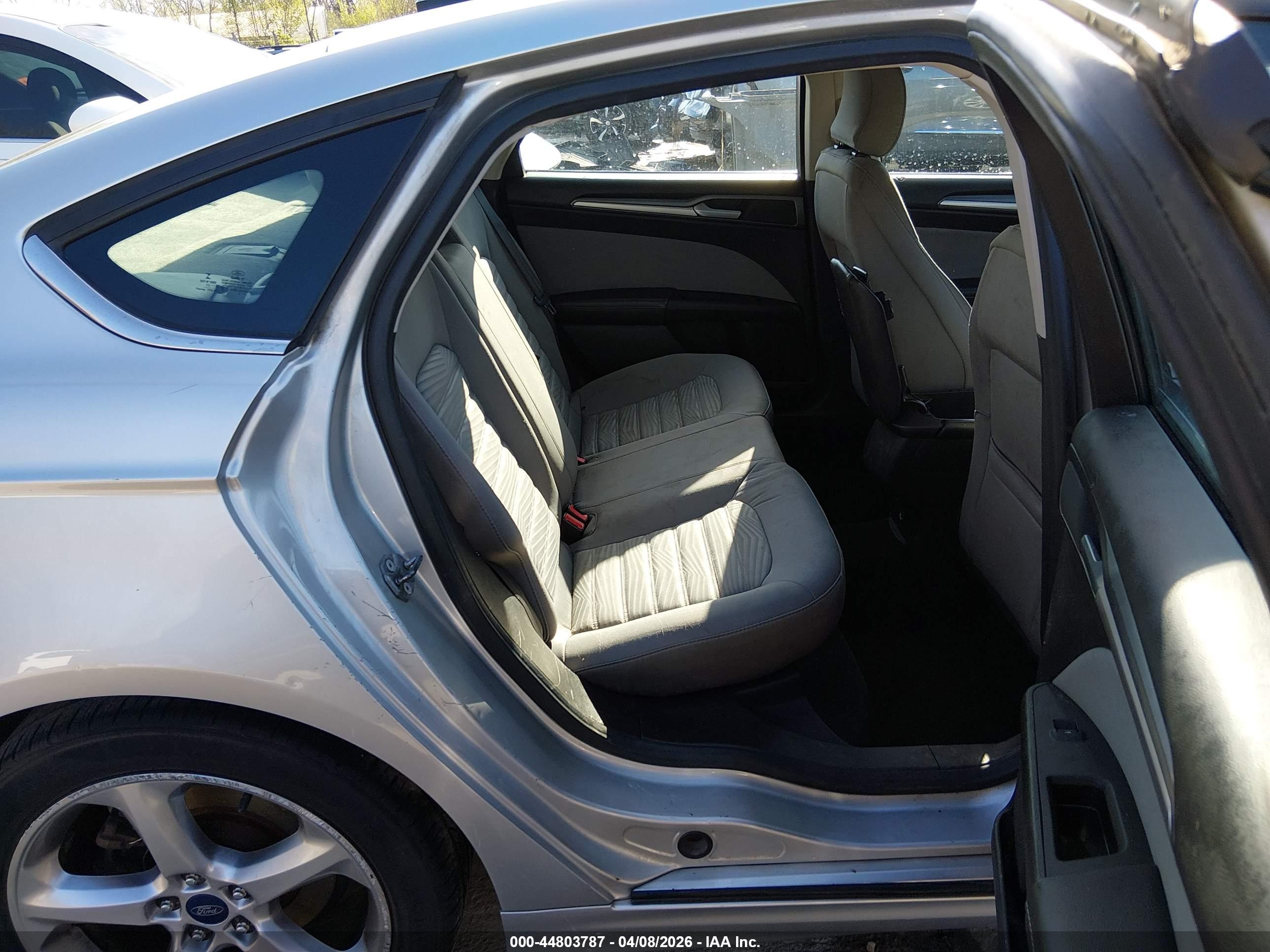 FORD FUSION image 8