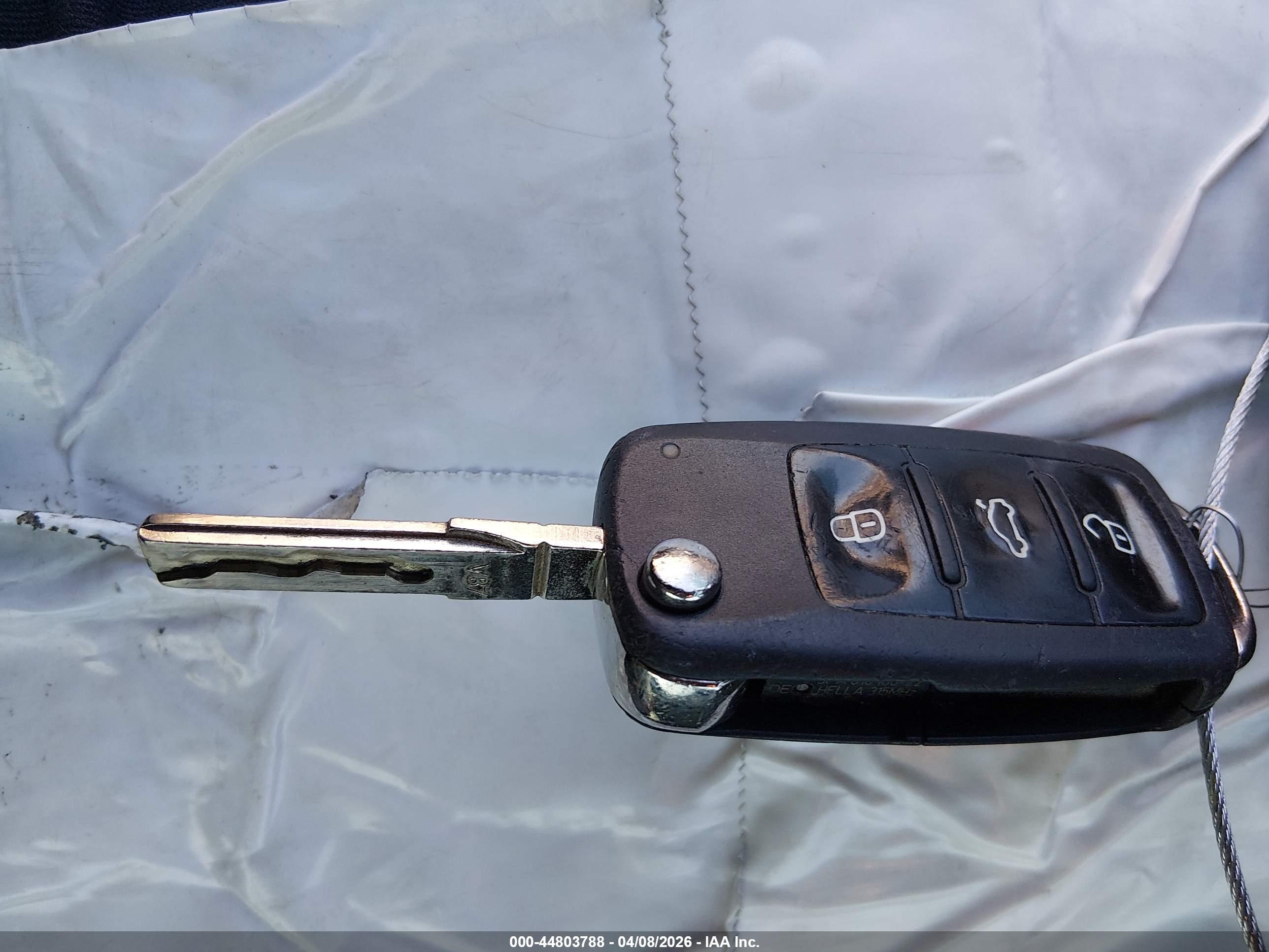VOLKSWAGEN BEETLE image 11
