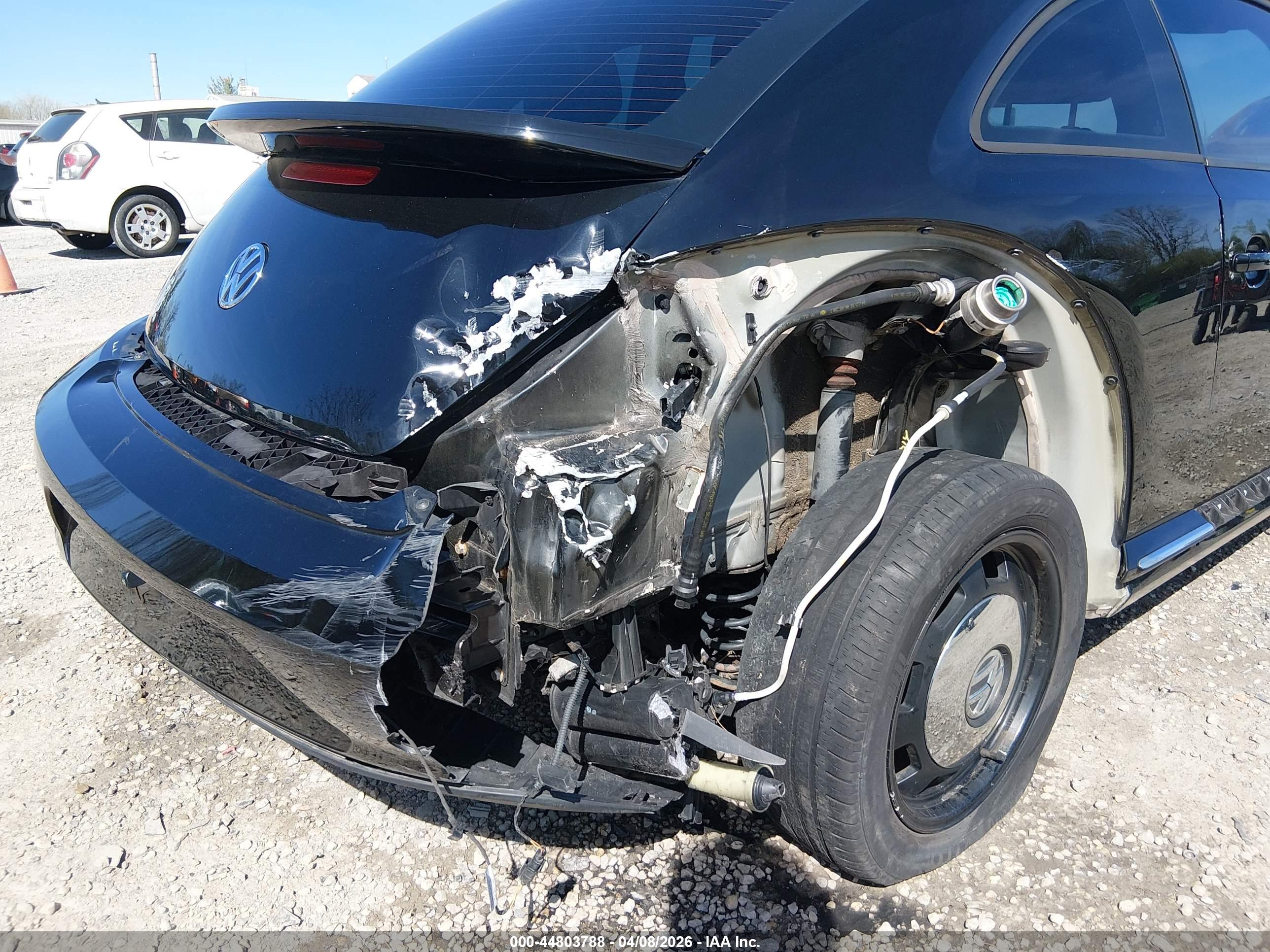 VOLKSWAGEN BEETLE image 6