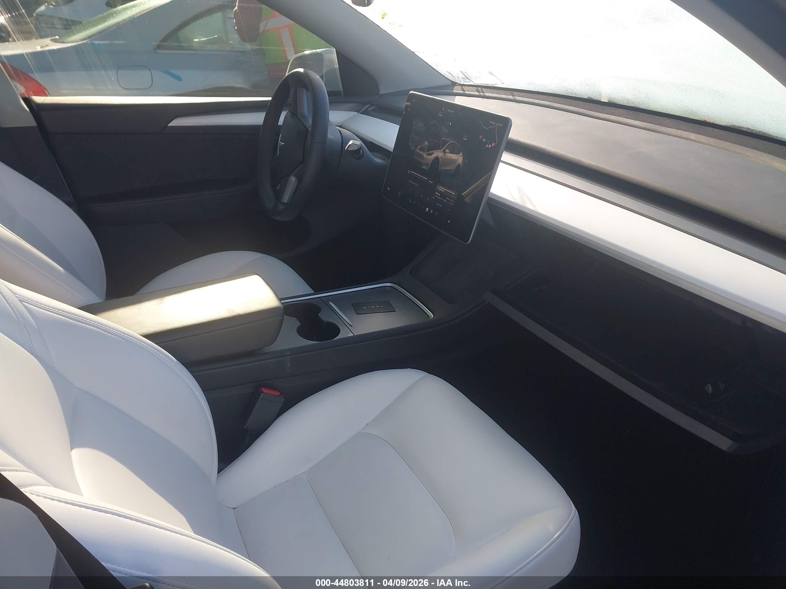 TESLA MODEL image 5