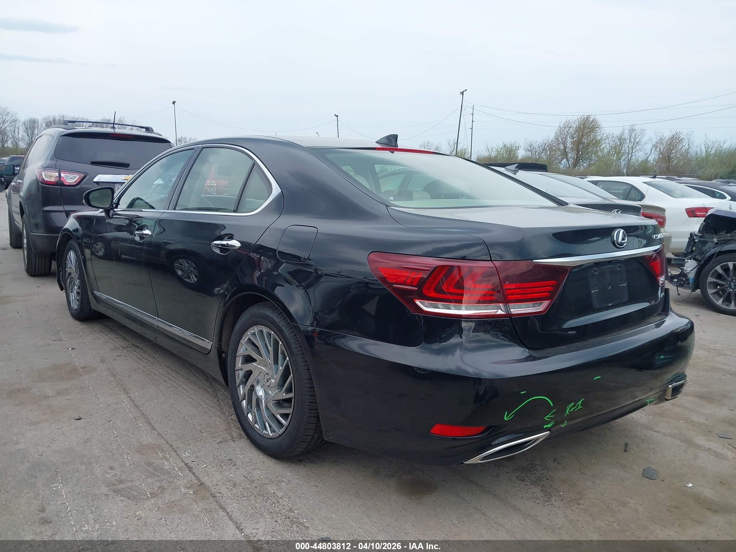 LEXUS LS image 3