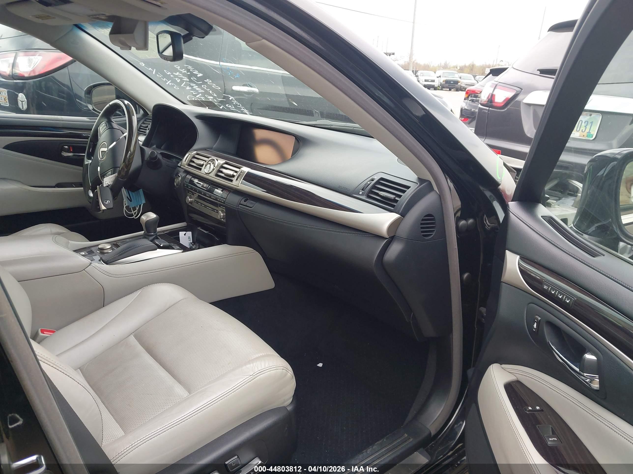 LEXUS LS image 5