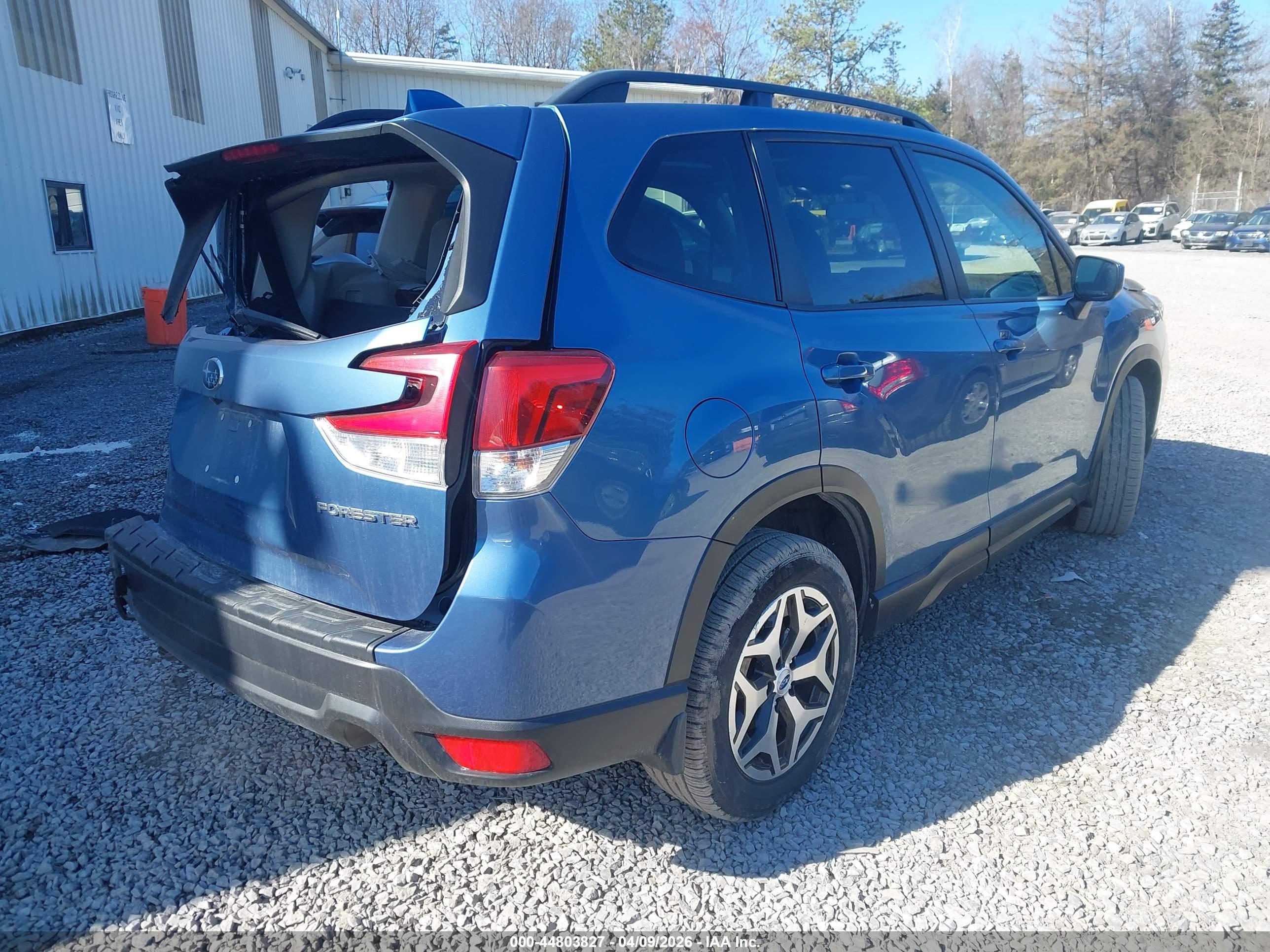 SUBARU FORESTER image 4