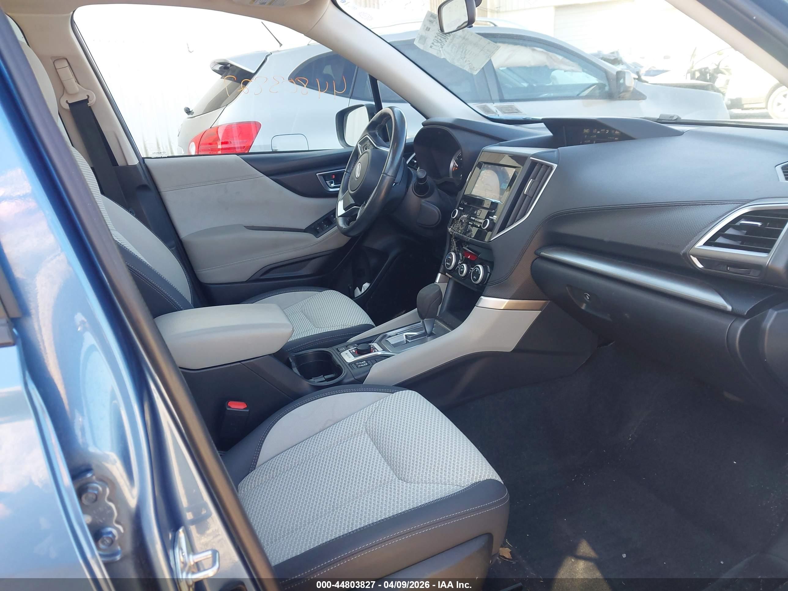 SUBARU FORESTER image 5