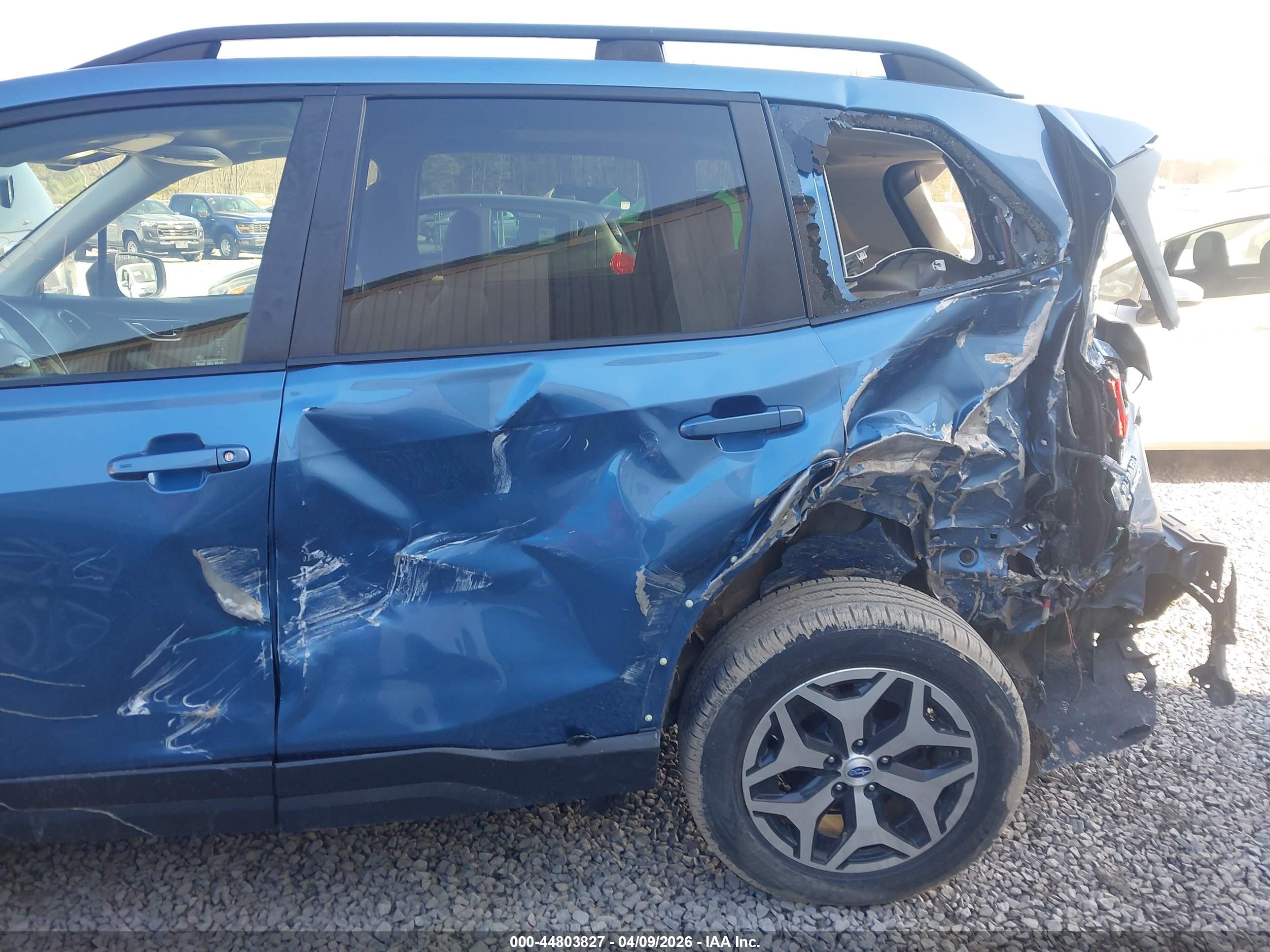 SUBARU FORESTER image 6