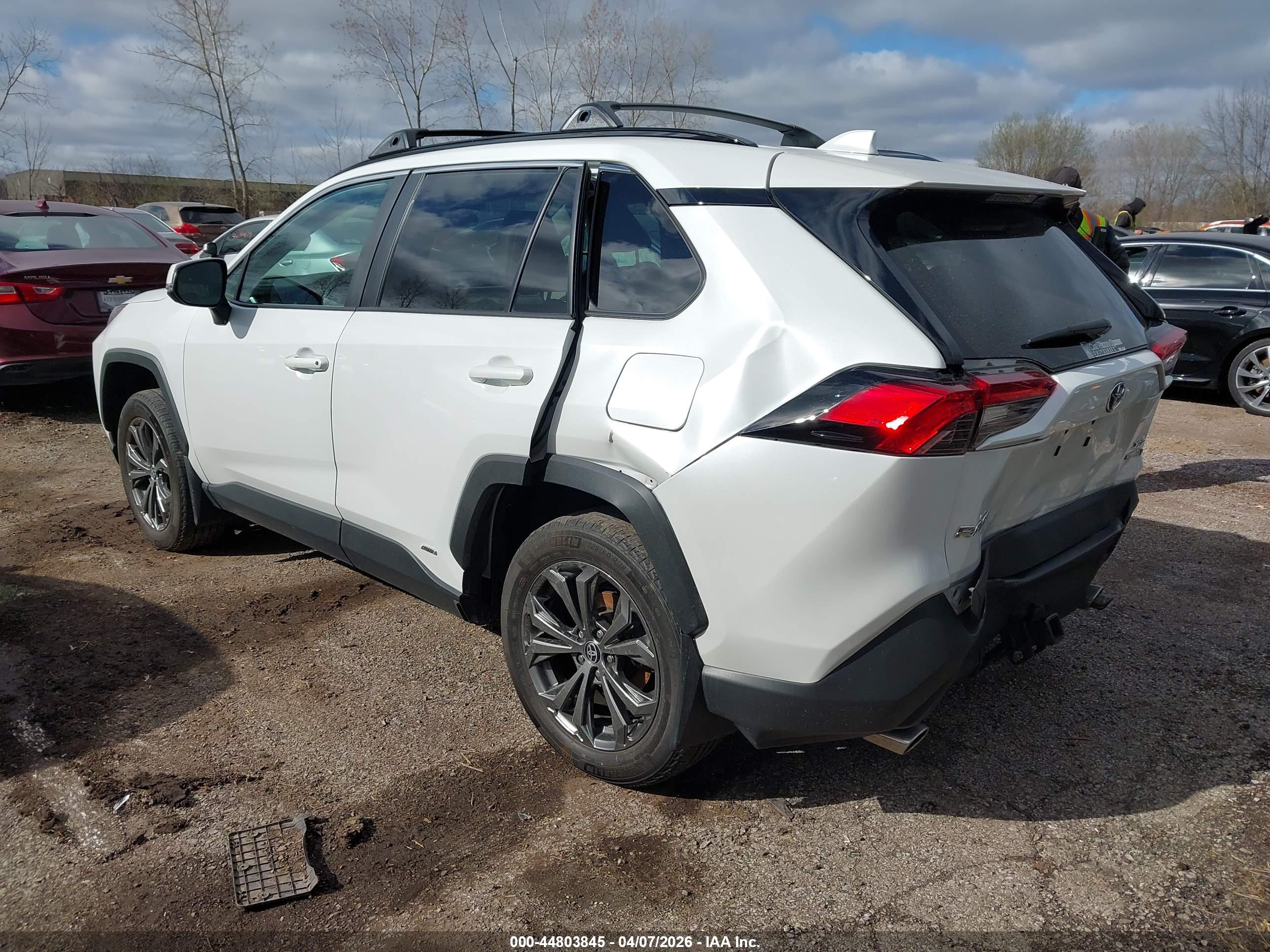 TOYOTA RAV4 image 3