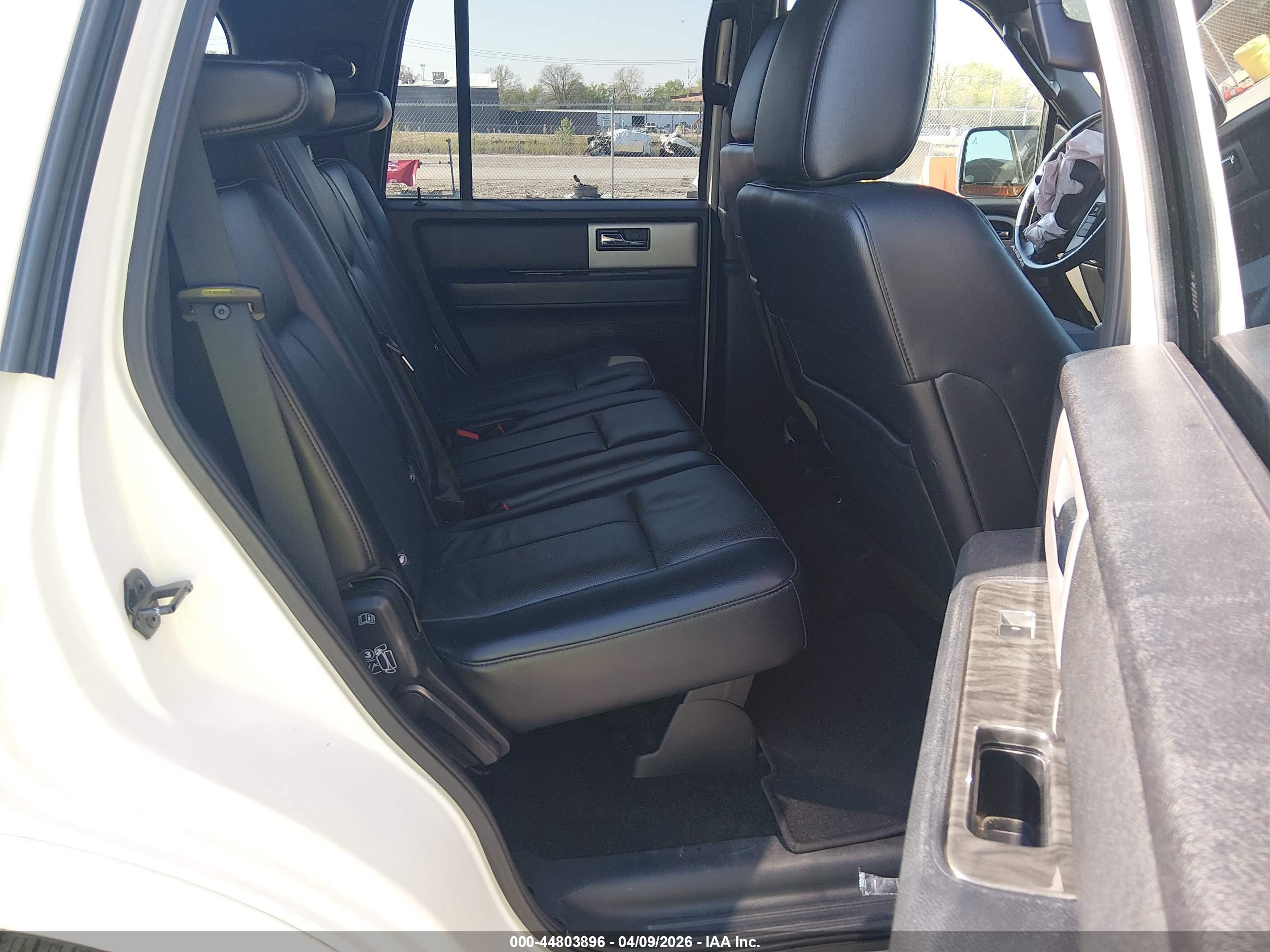 FORD EXPEDITION image 8