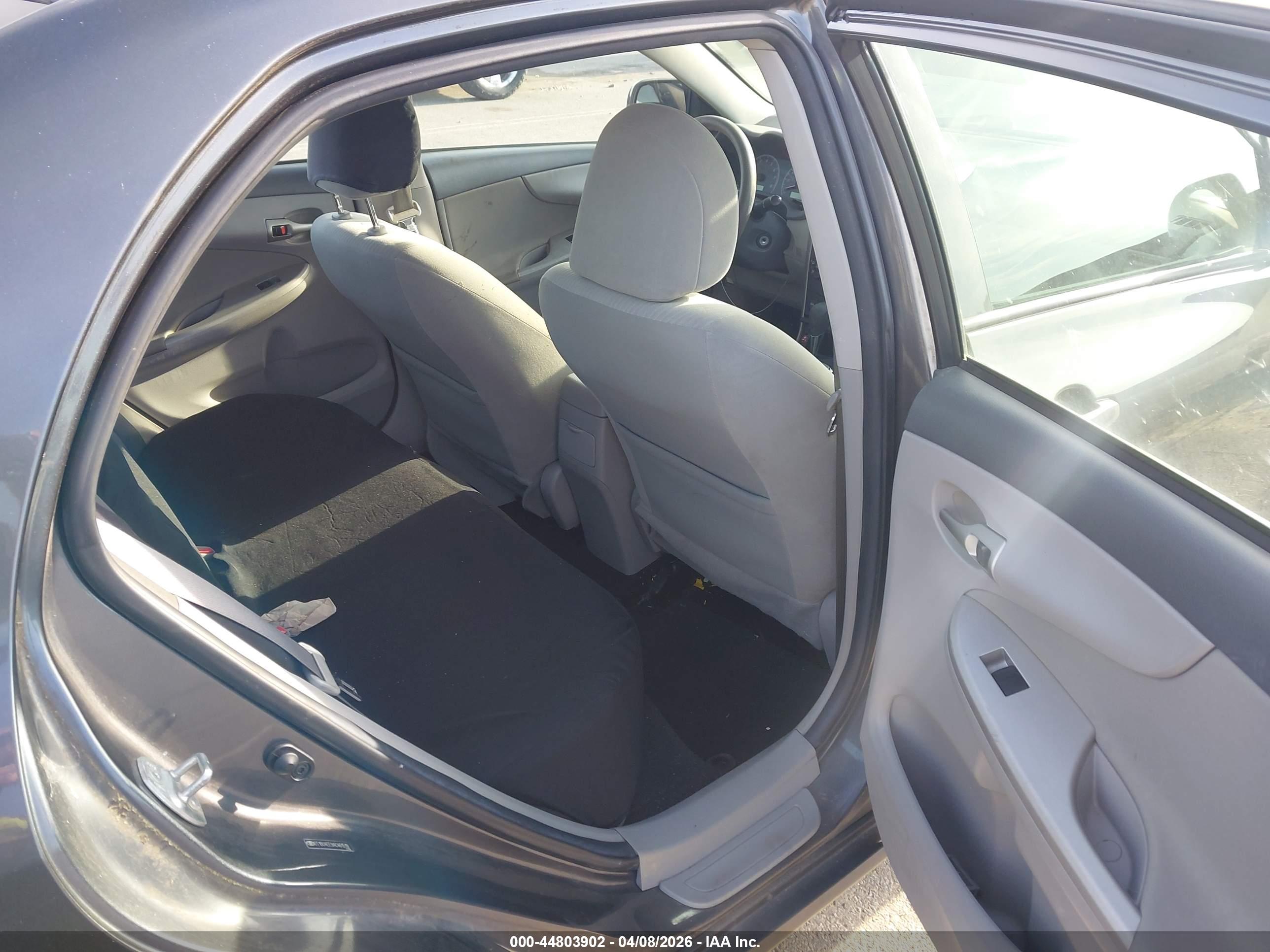 TOYOTA COROLLA image 8