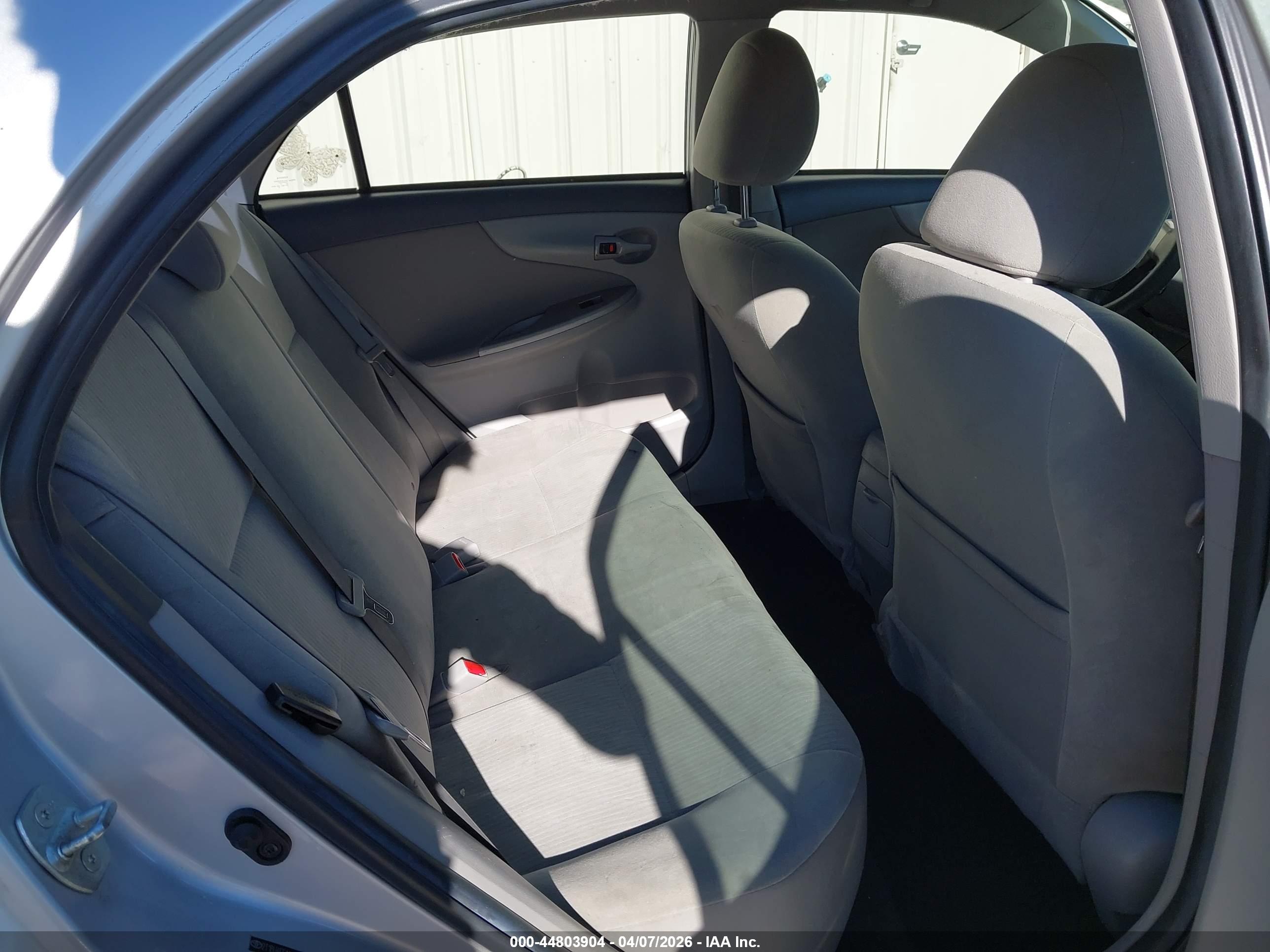 TOYOTA COROLLA image 8