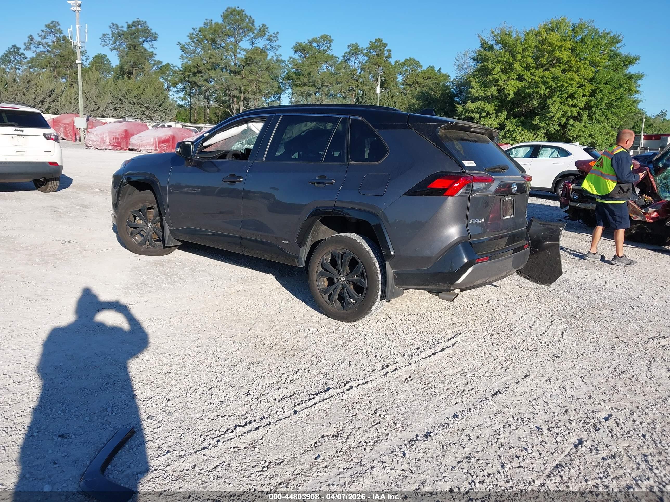 TOYOTA RAV4 image 3