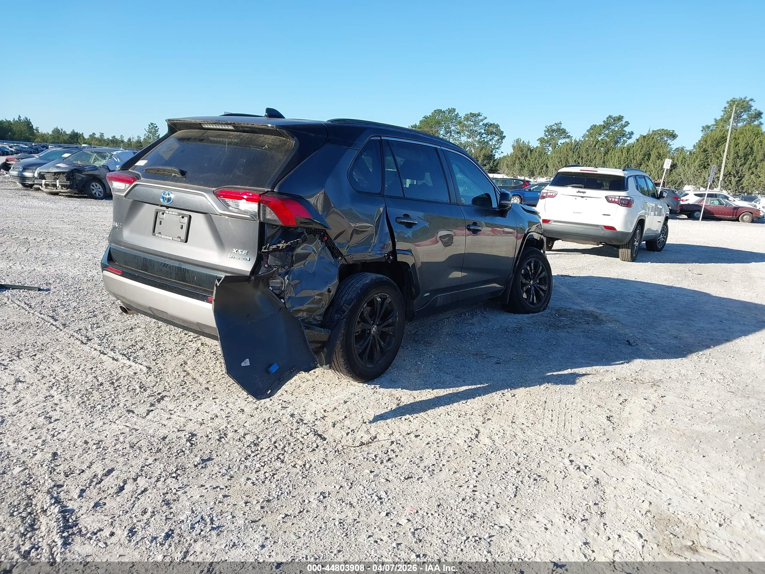 TOYOTA RAV4 image 4