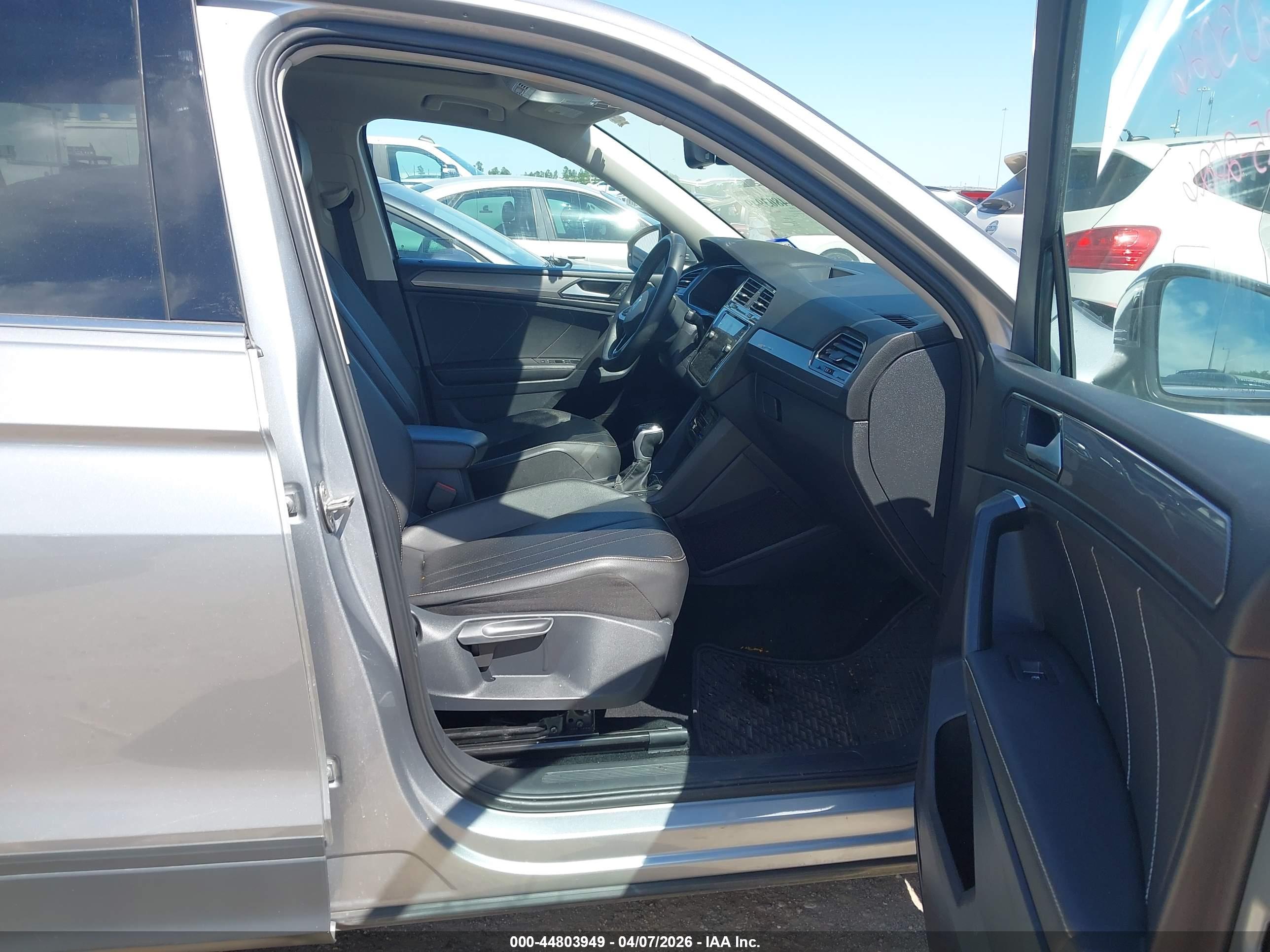VOLKSWAGEN TIGUAN image 5