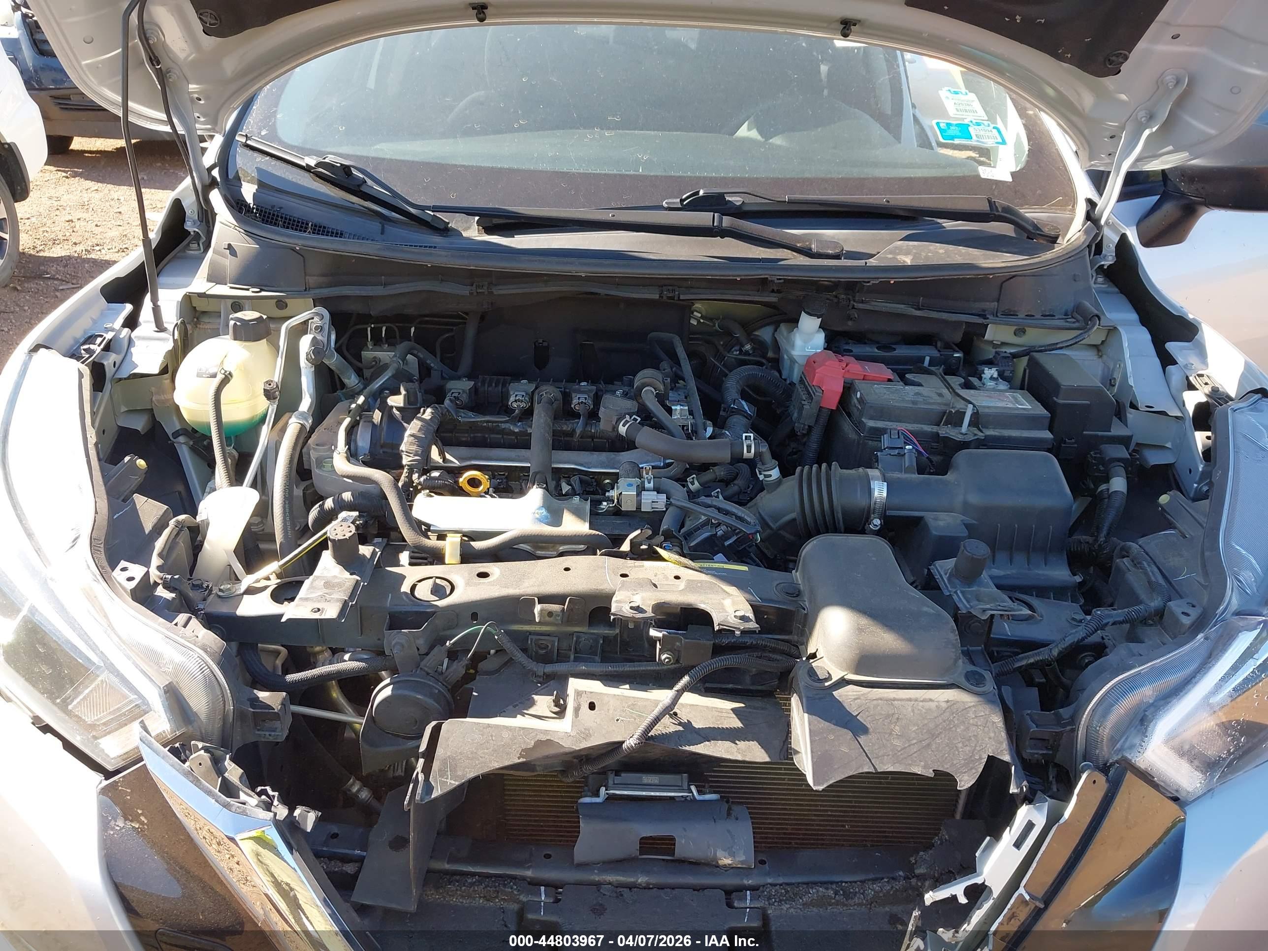NISSAN VERSA image 10
