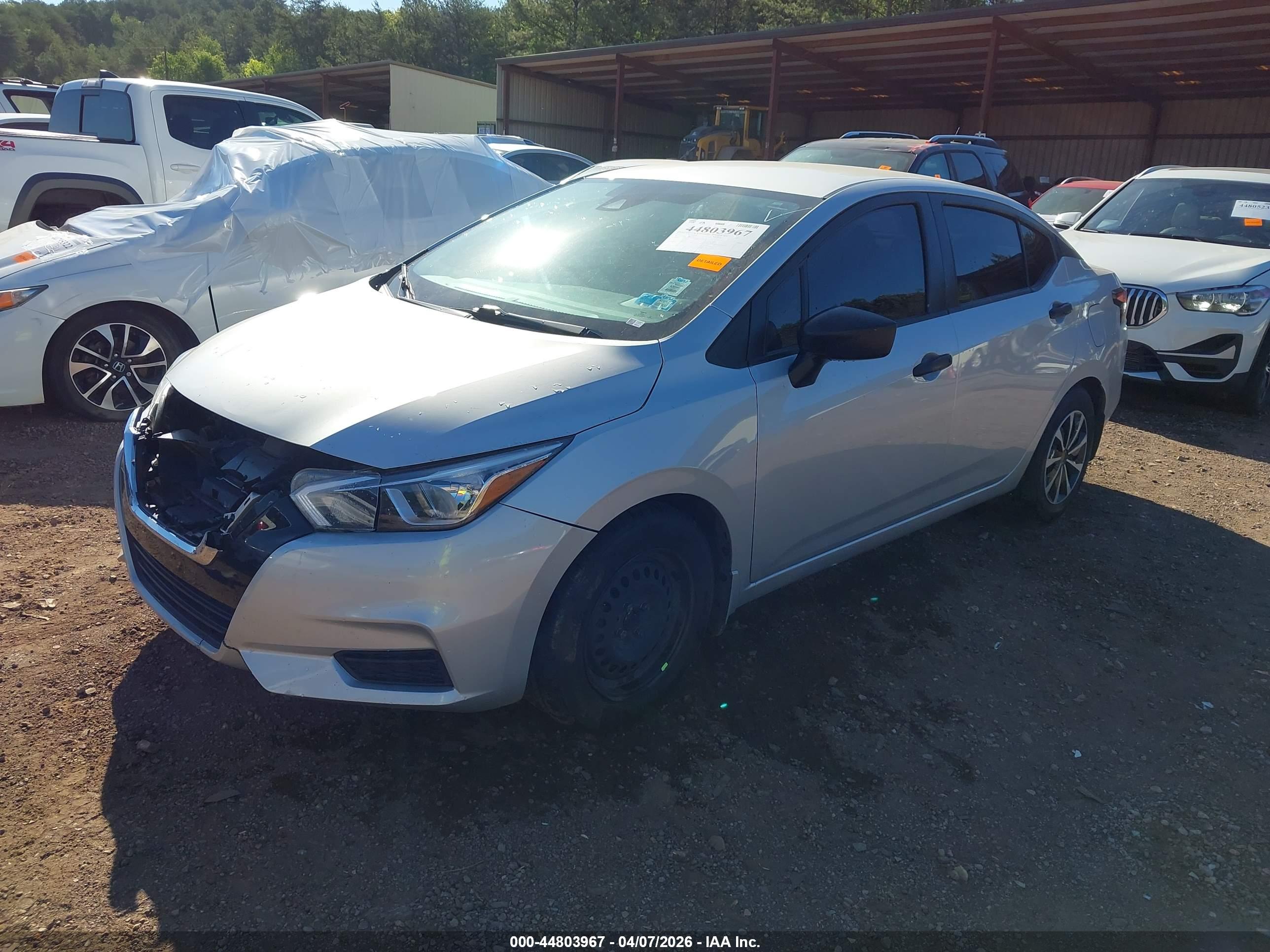 NISSAN VERSA image 2