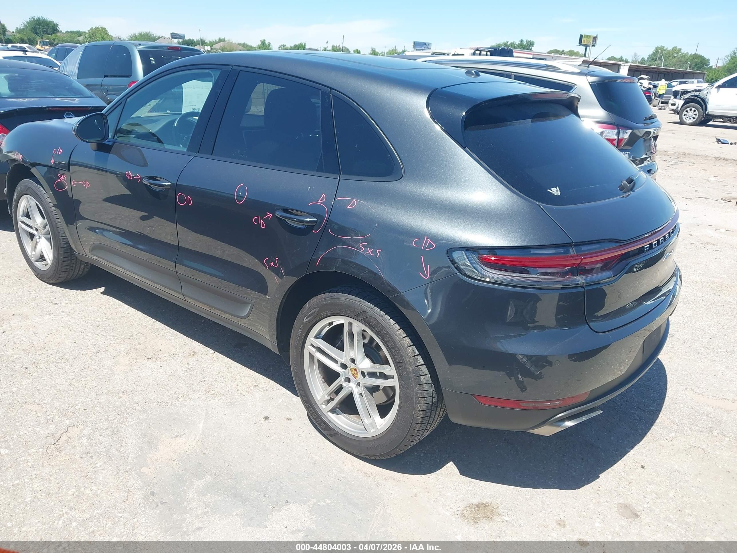 PORSCHE MACAN image 3