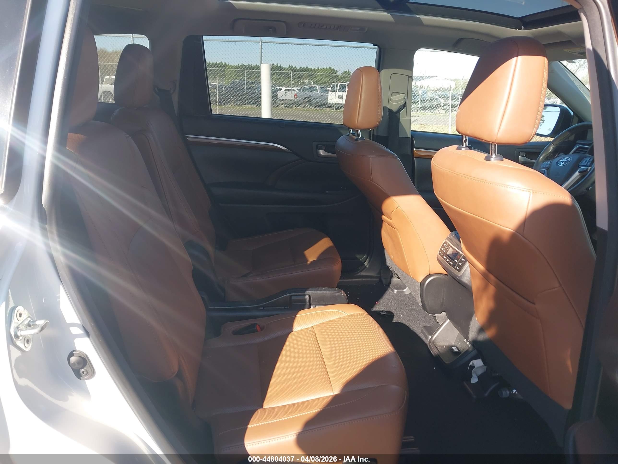 TOYOTA HIGHLANDER image 8