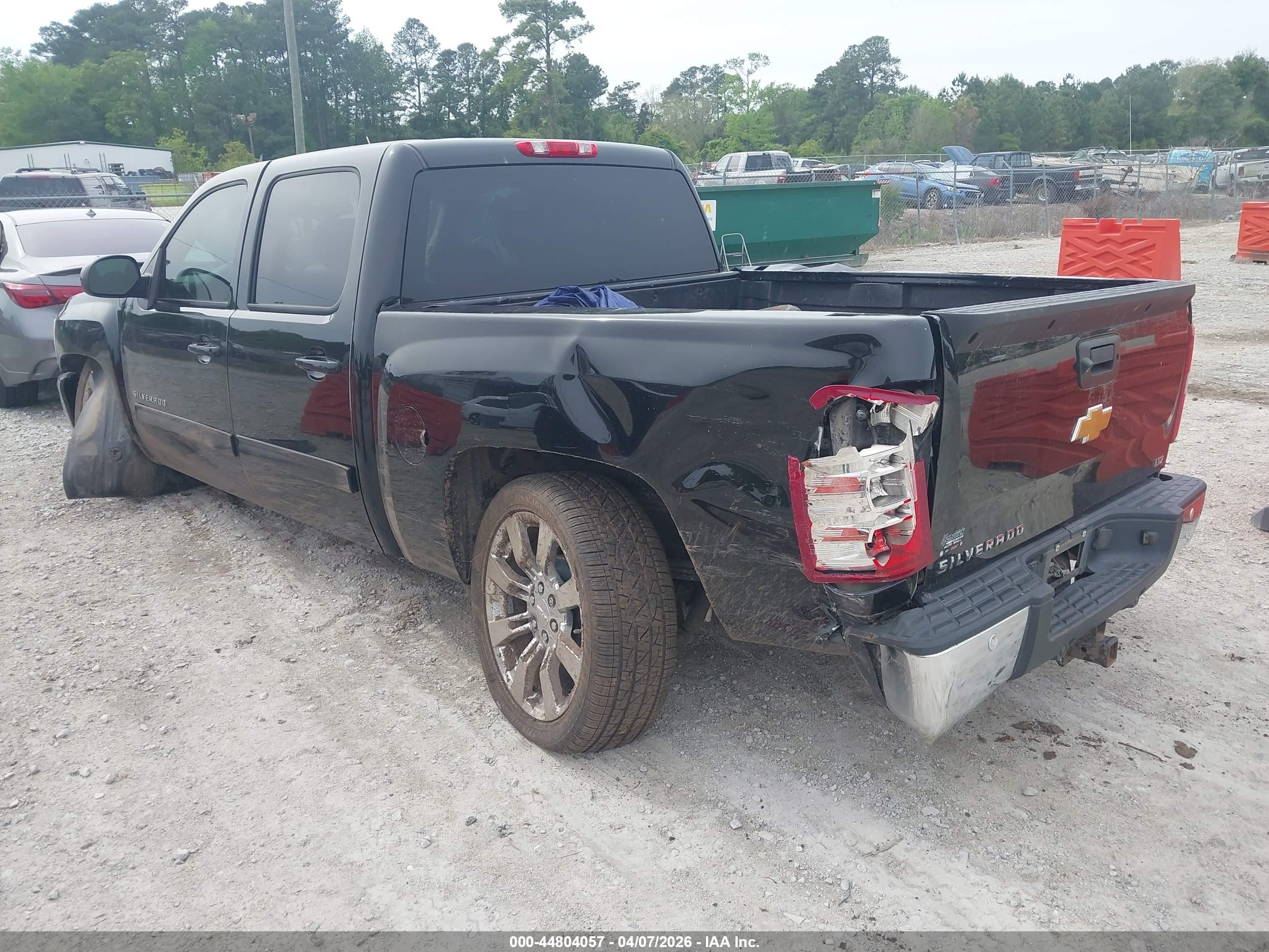 CHEVROLET SILVERADO image 3