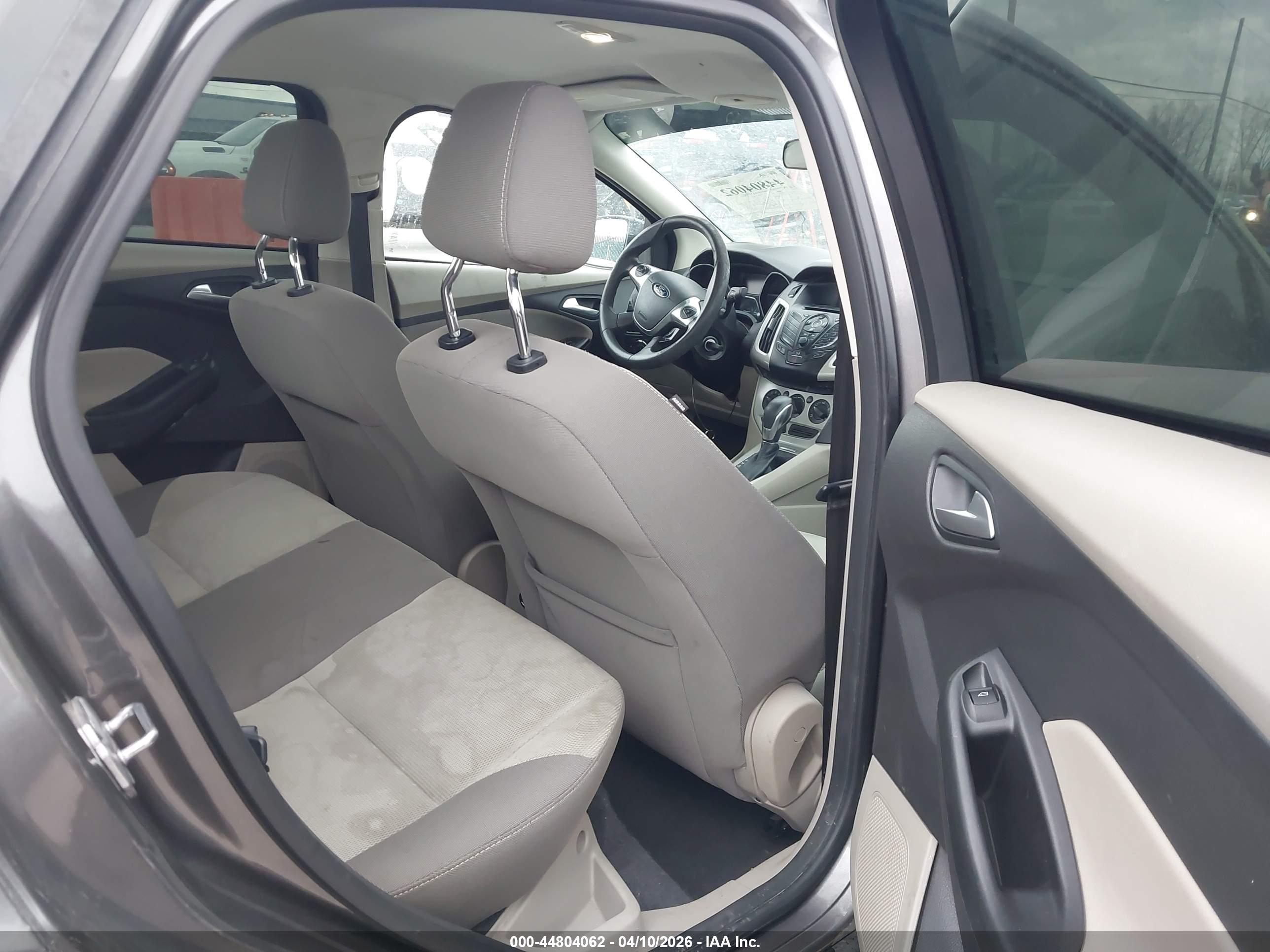 FORD FOCUS image 8