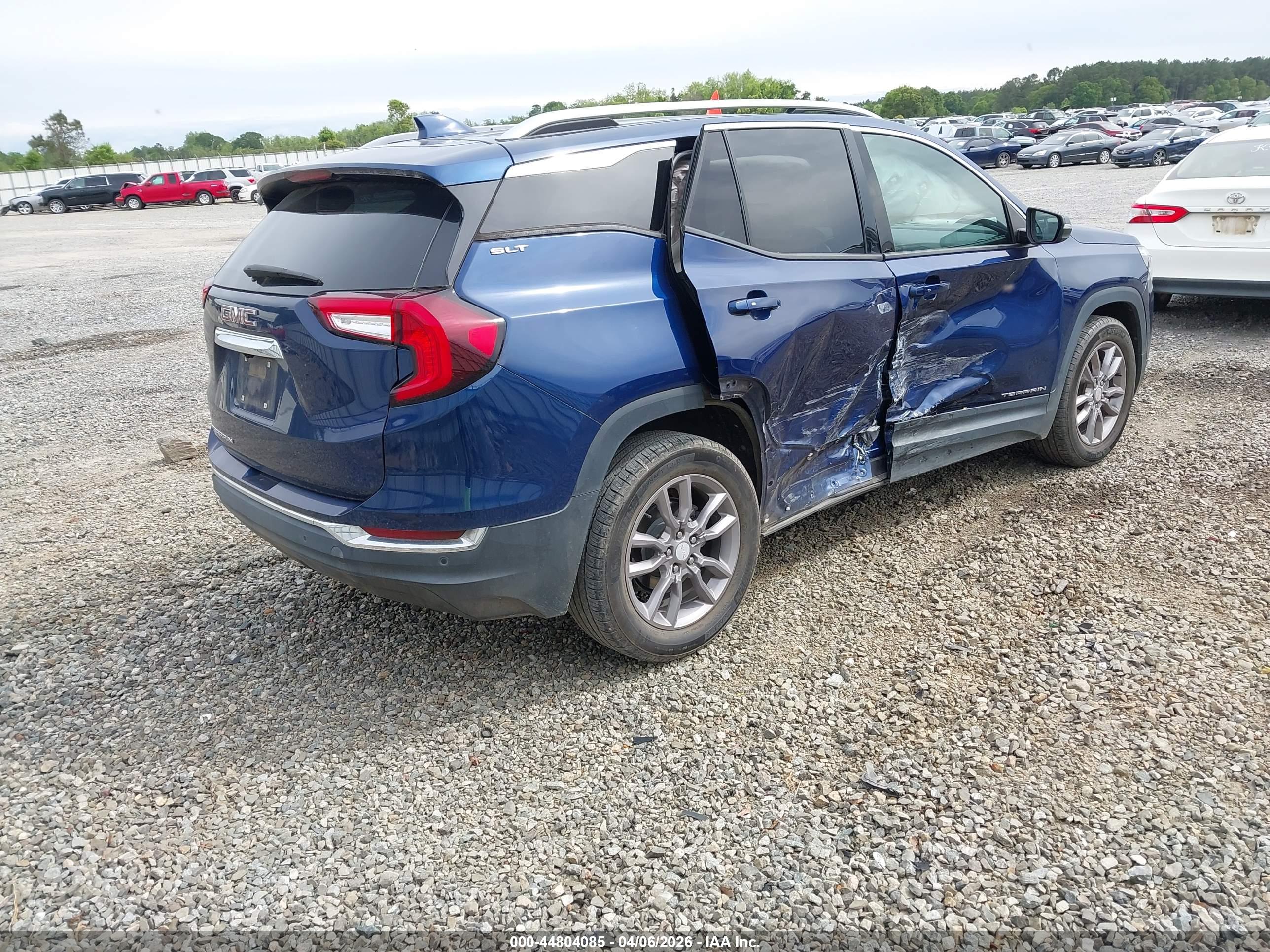 GMC TERRAIN image 4