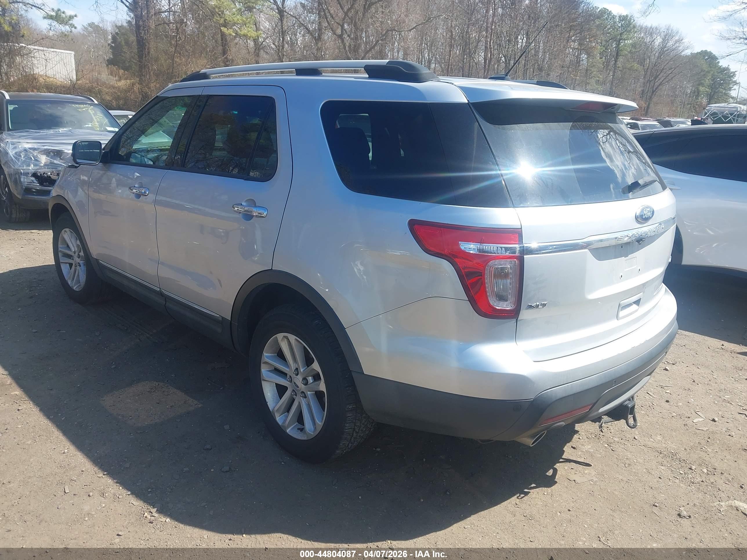 FORD EXPLORER image 3